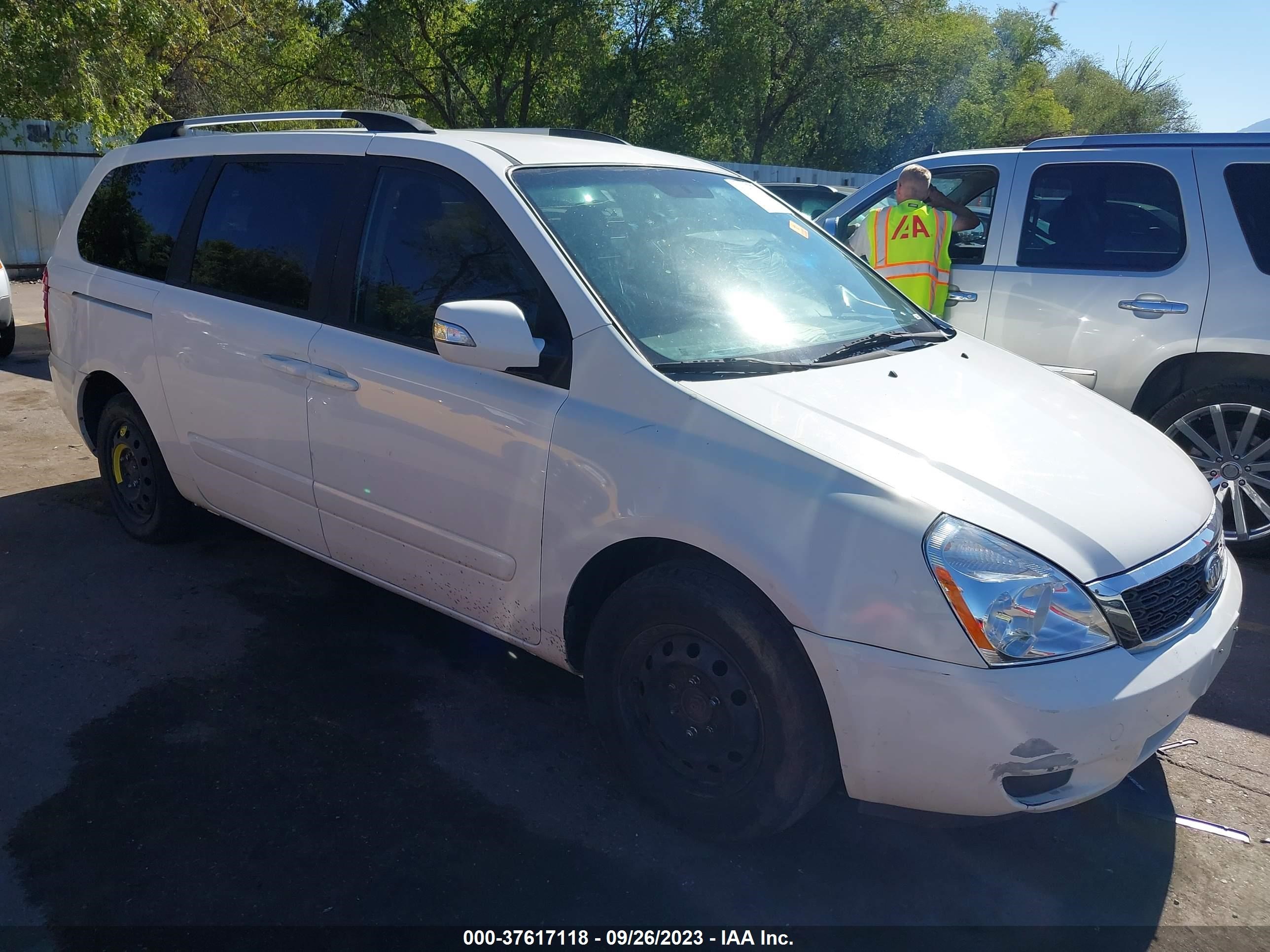 Photo 0 VIN: KNDMG4C79C6443889 - KIA SEDONA 