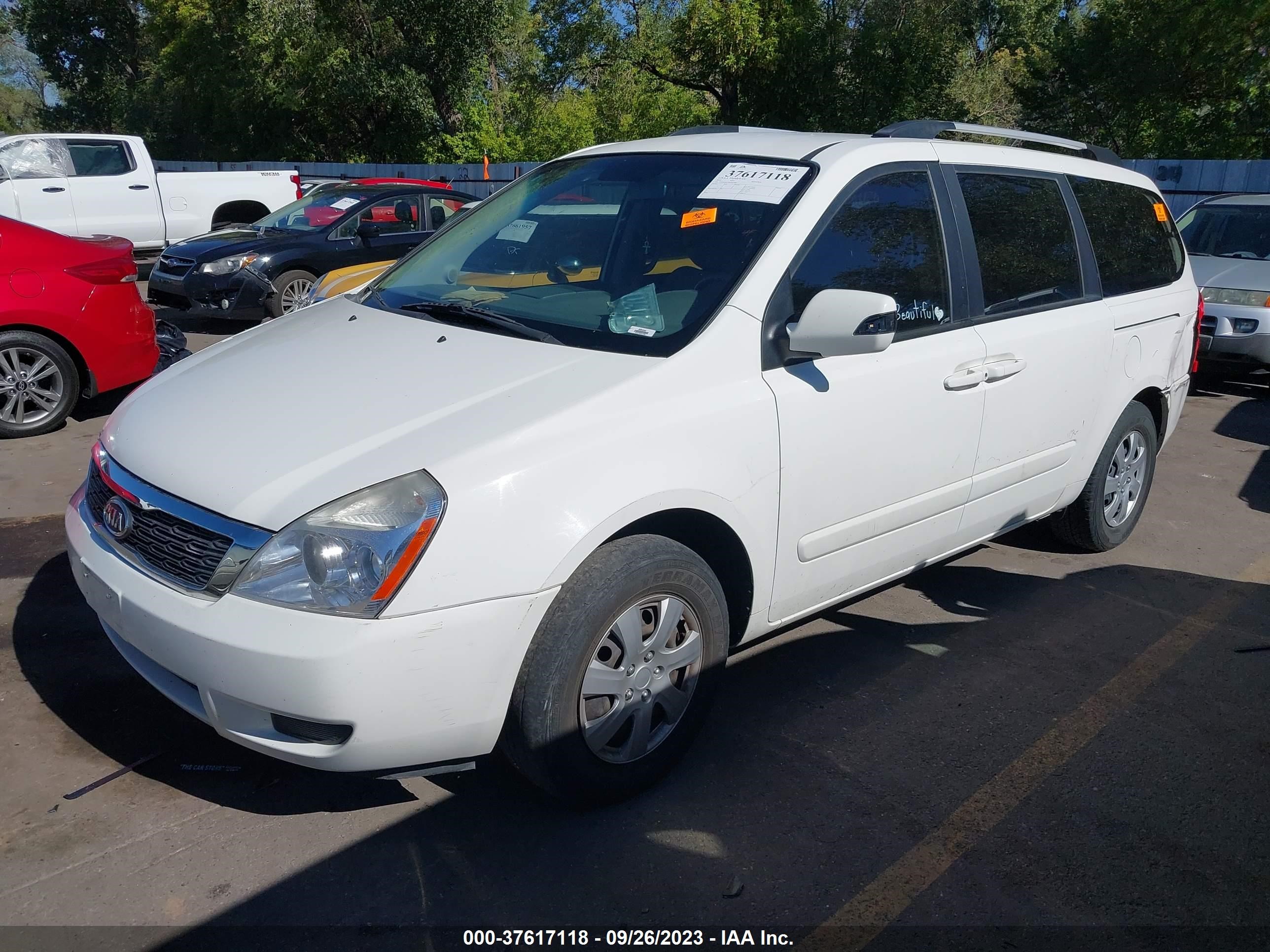 Photo 1 VIN: KNDMG4C79C6443889 - KIA SEDONA 