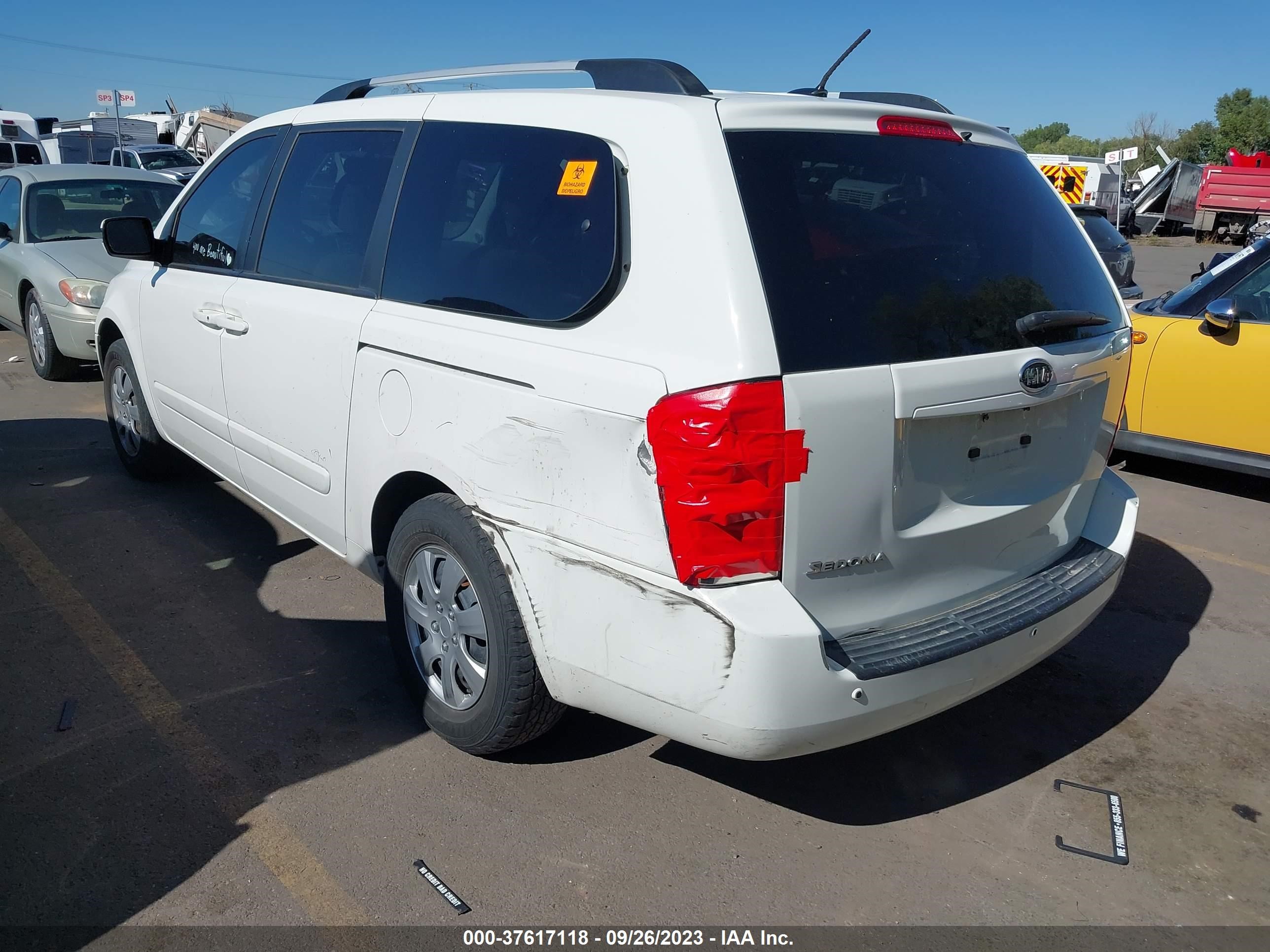 Photo 2 VIN: KNDMG4C79C6443889 - KIA SEDONA 