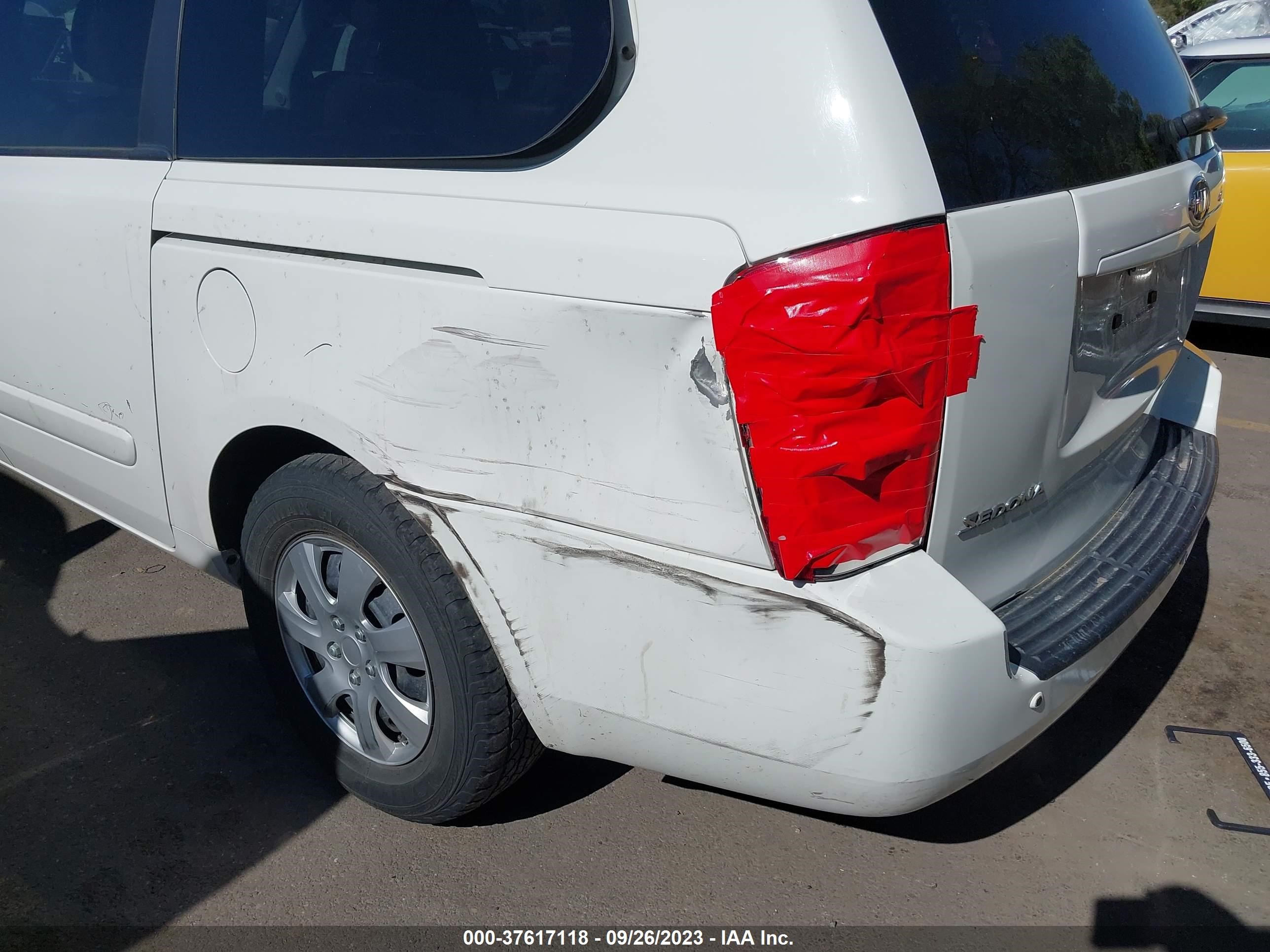 Photo 5 VIN: KNDMG4C79C6443889 - KIA SEDONA 