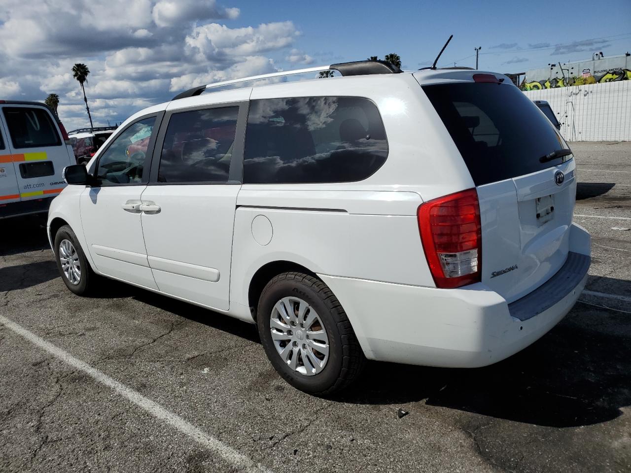 Photo 1 VIN: KNDMG4C7XB6406879 - KIA SEDONA 