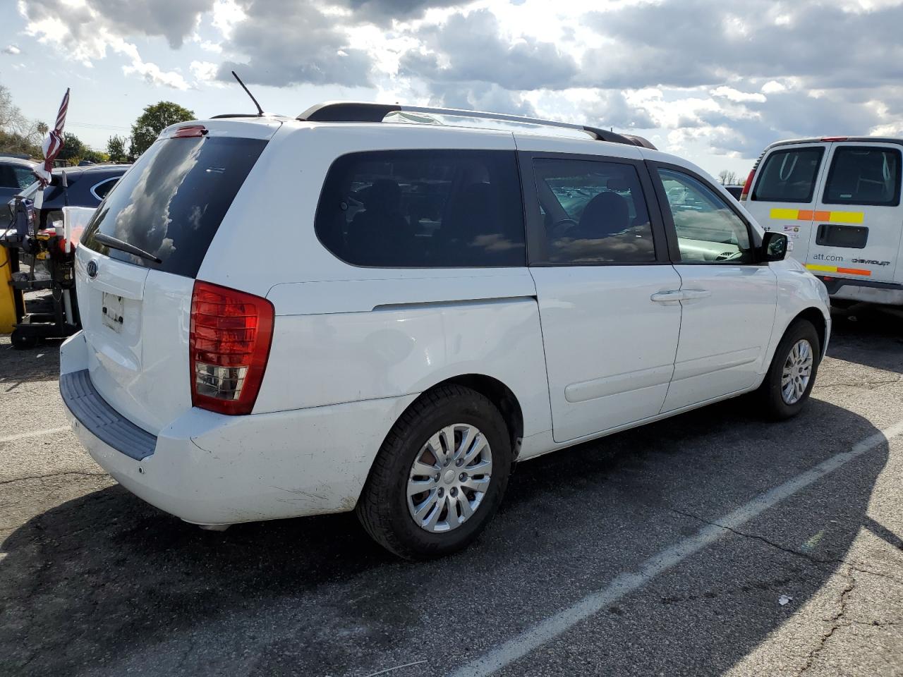 Photo 2 VIN: KNDMG4C7XB6406879 - KIA SEDONA 