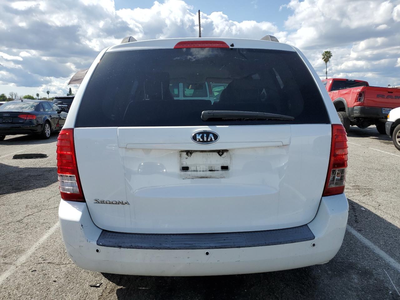 Photo 5 VIN: KNDMG4C7XB6406879 - KIA SEDONA 