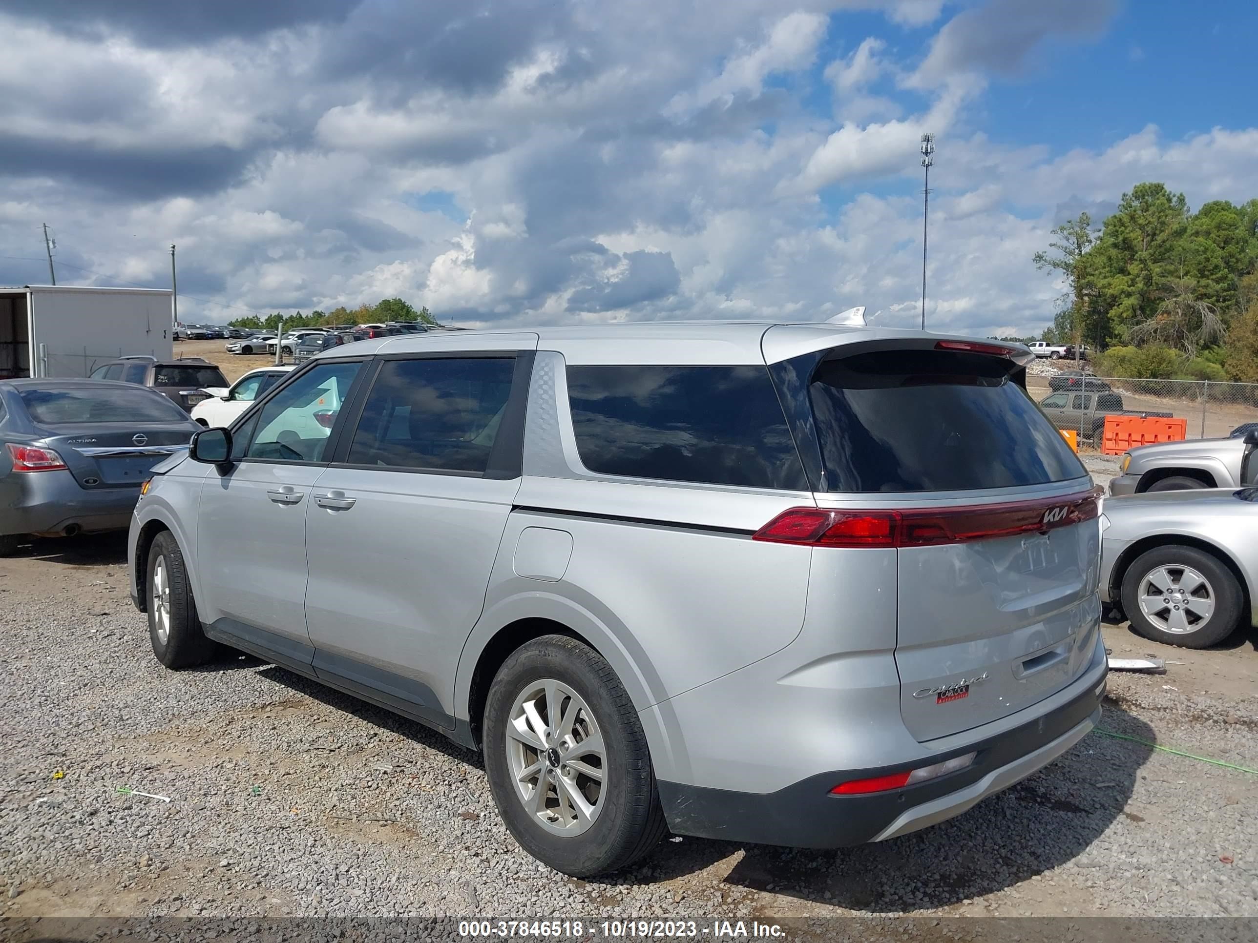 Photo 2 VIN: KNDNB4H35N6124744 - KIA CARNIVAL 