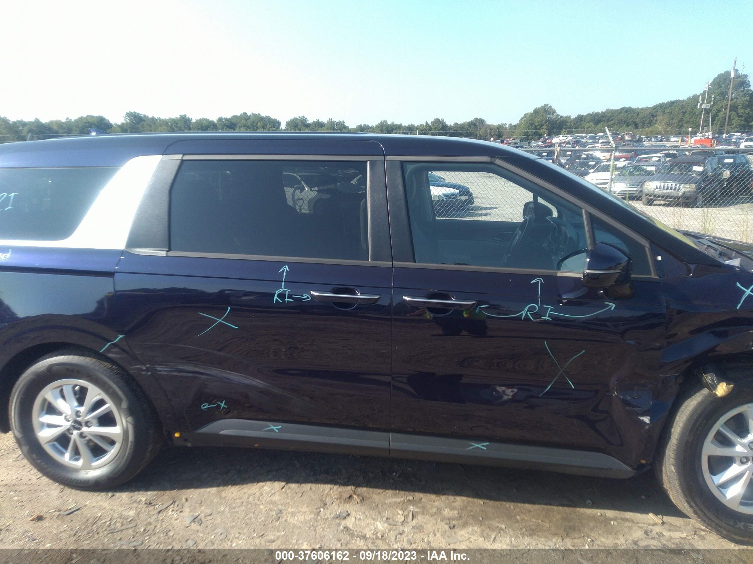 Photo 12 VIN: KNDNB4H35N6169487 - KIA CARNIVAL 