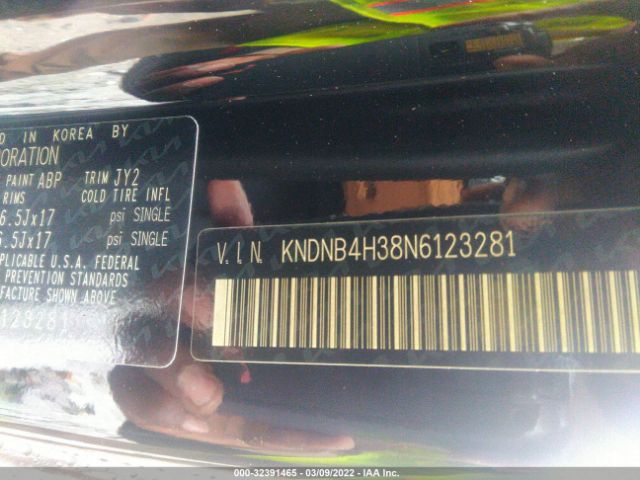 Photo 8 VIN: KNDNB4H38N6123281 - KIA CARNIVAL 