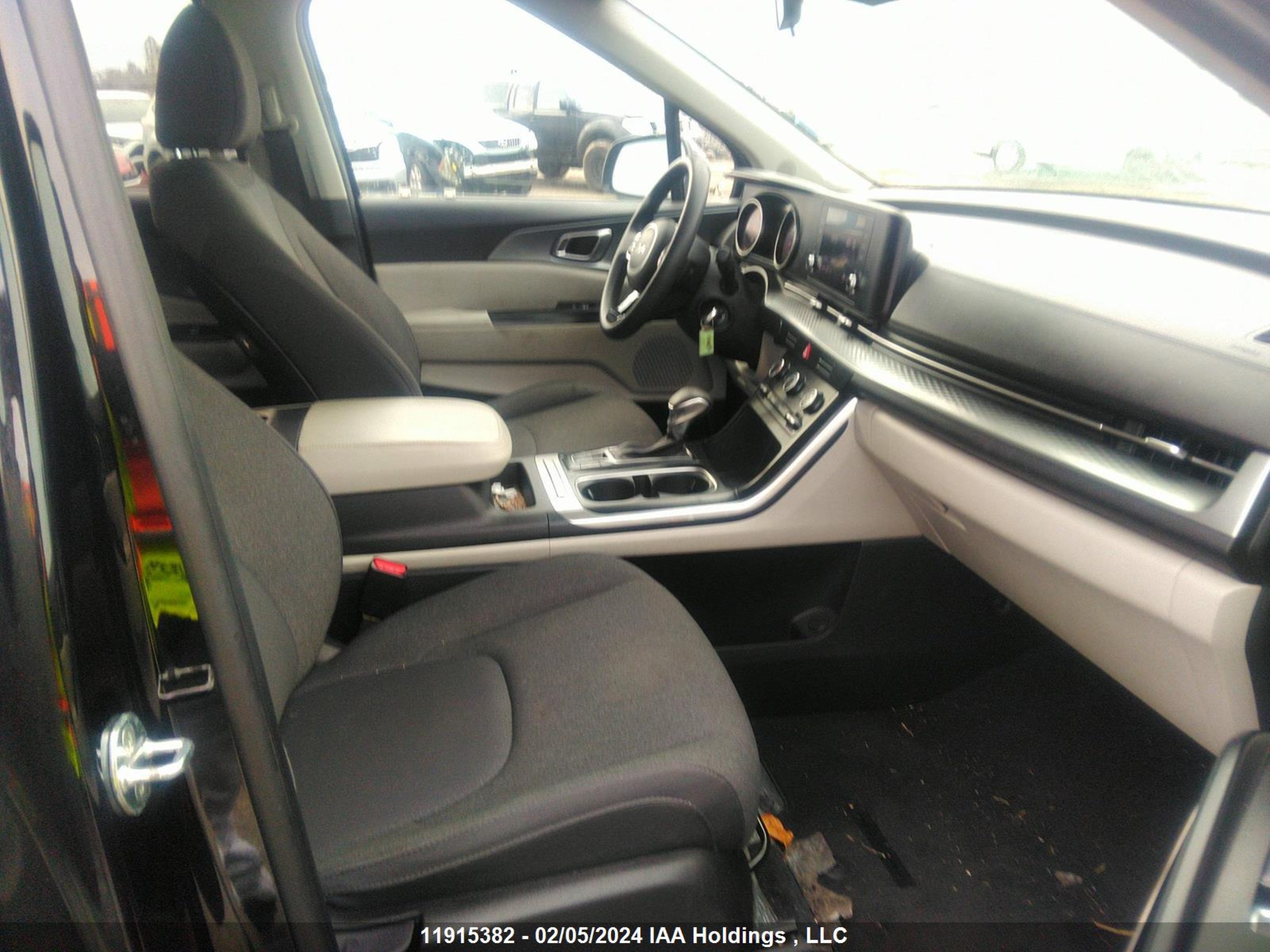 Photo 4 VIN: KNDNB5H37N6110026 - KIA CARNIVAL 