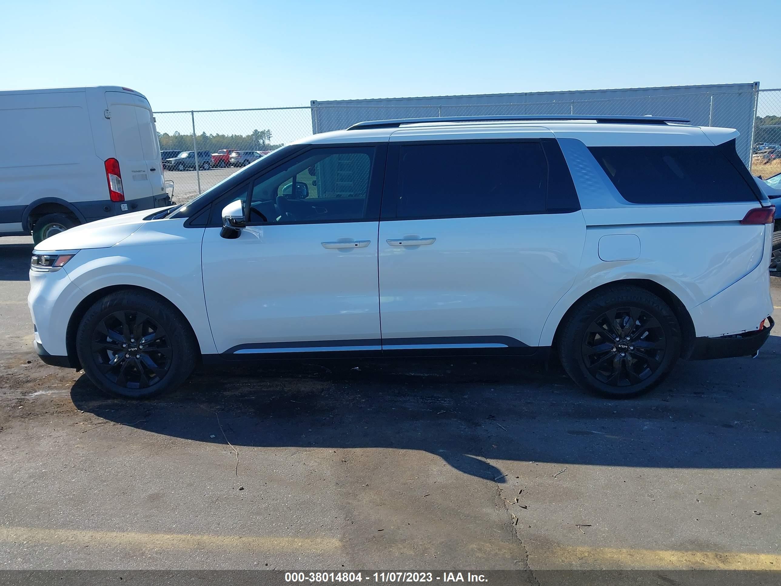 Photo 13 VIN: KNDNE5H36R6357857 - KIA CARNIVAL 