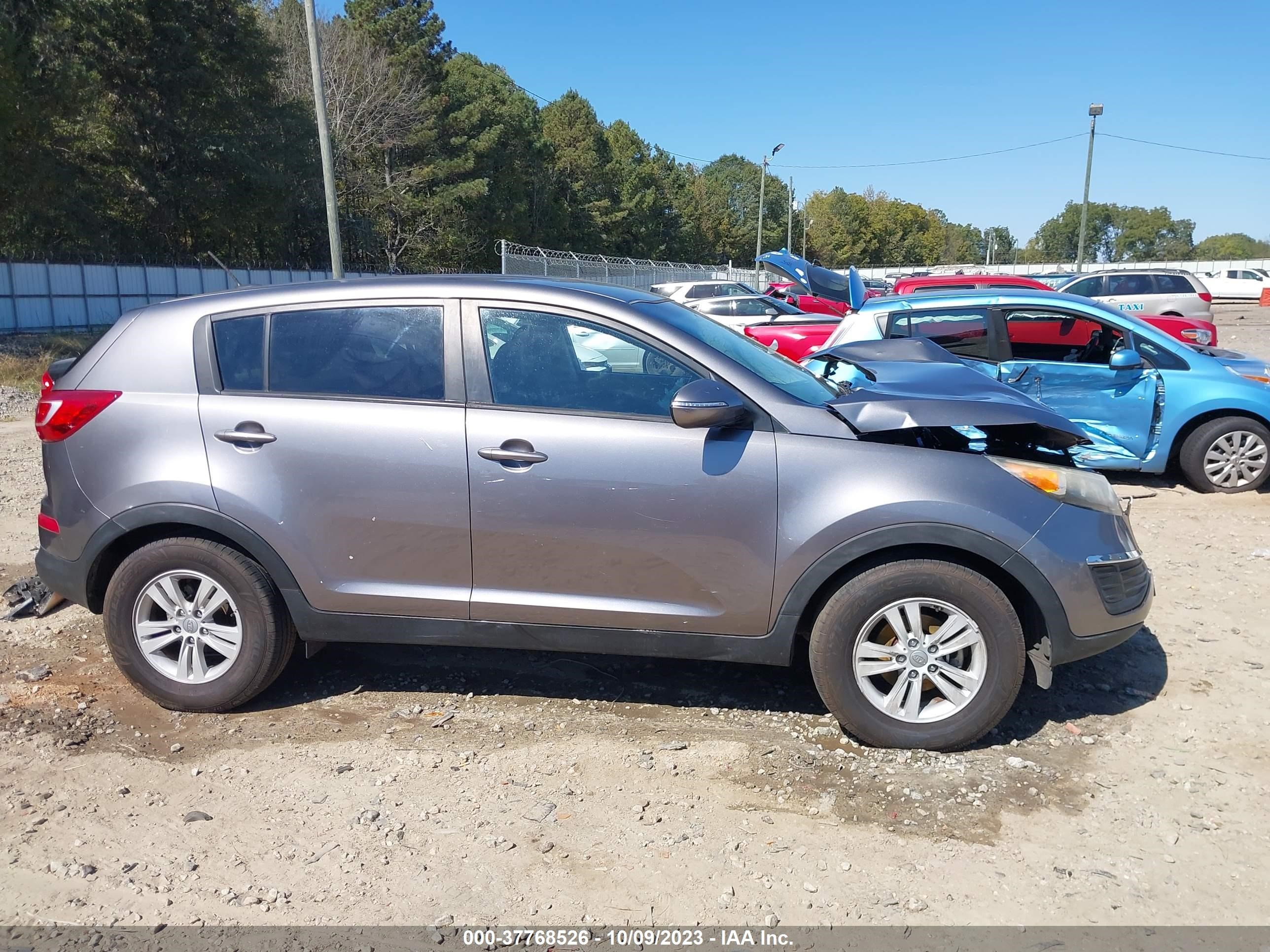 Photo 12 VIN: KNDPB3A25B7044399 - KIA SPORTAGE 