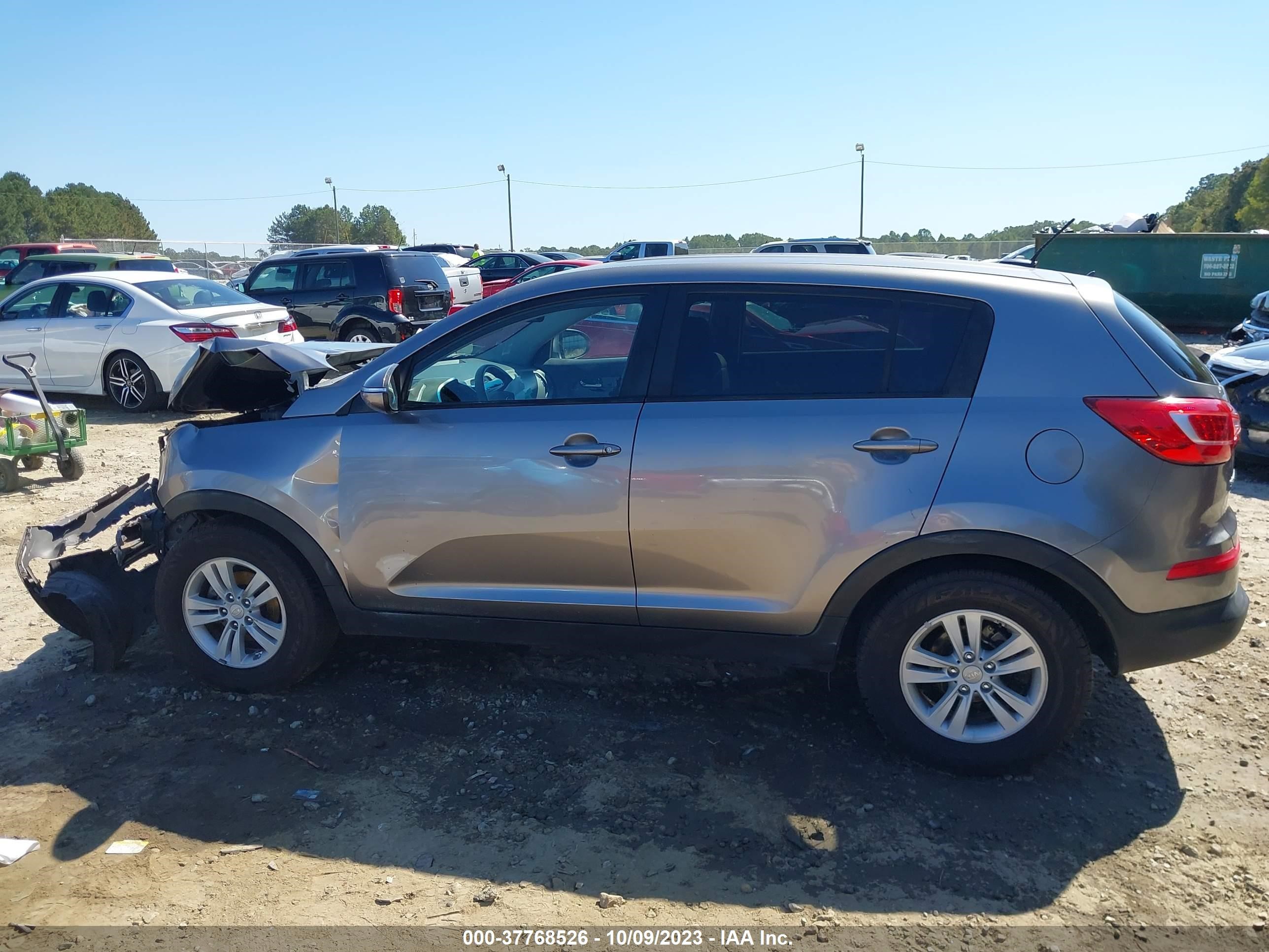 Photo 13 VIN: KNDPB3A25B7044399 - KIA SPORTAGE 