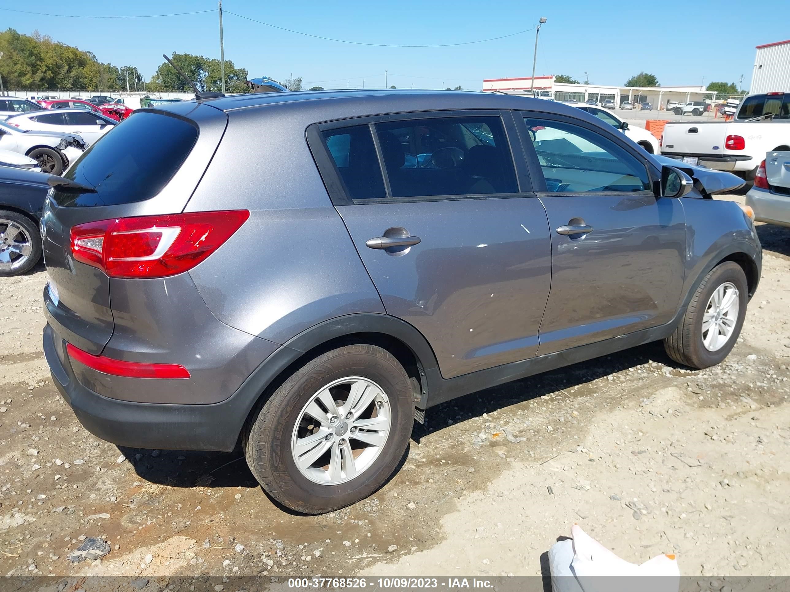 Photo 3 VIN: KNDPB3A25B7044399 - KIA SPORTAGE 