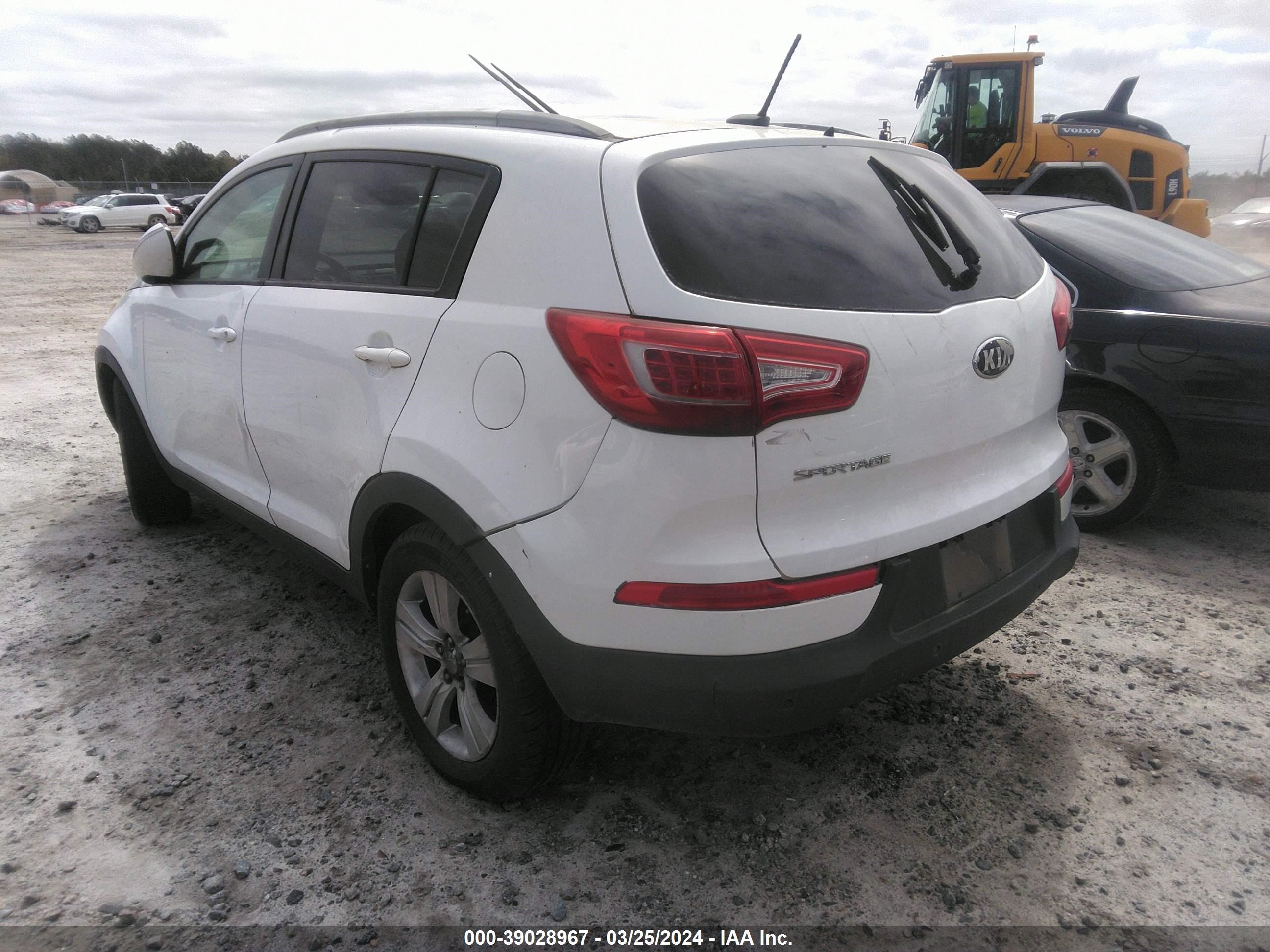 Photo 2 VIN: KNDPB3A27B7054626 - KIA SPORTAGE 