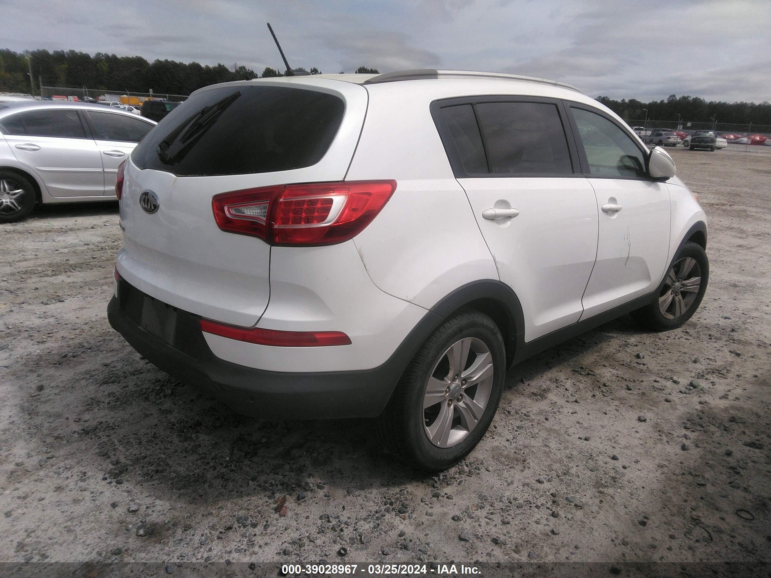 Photo 3 VIN: KNDPB3A27B7054626 - KIA SPORTAGE 