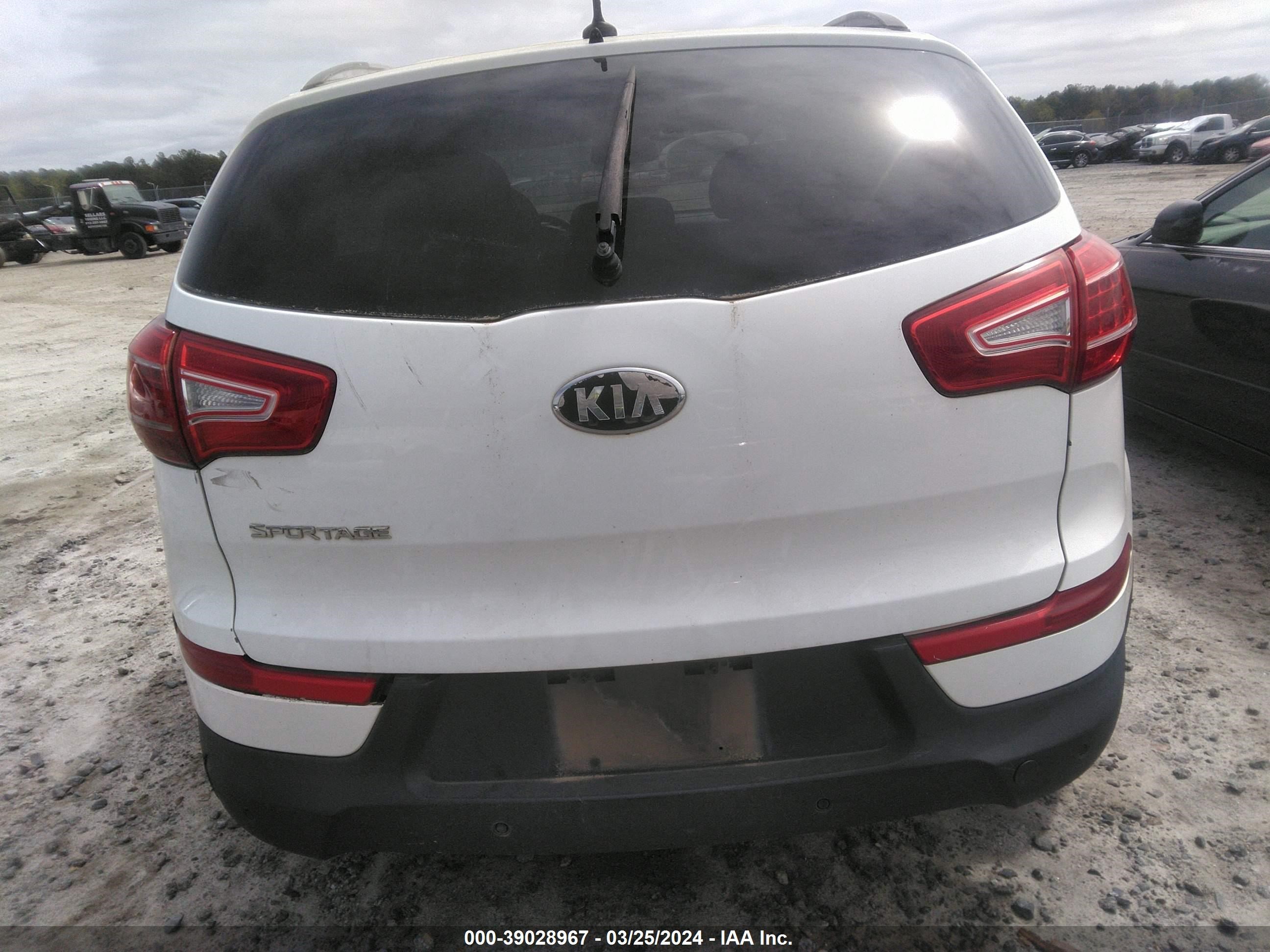 Photo 5 VIN: KNDPB3A27B7054626 - KIA SPORTAGE 