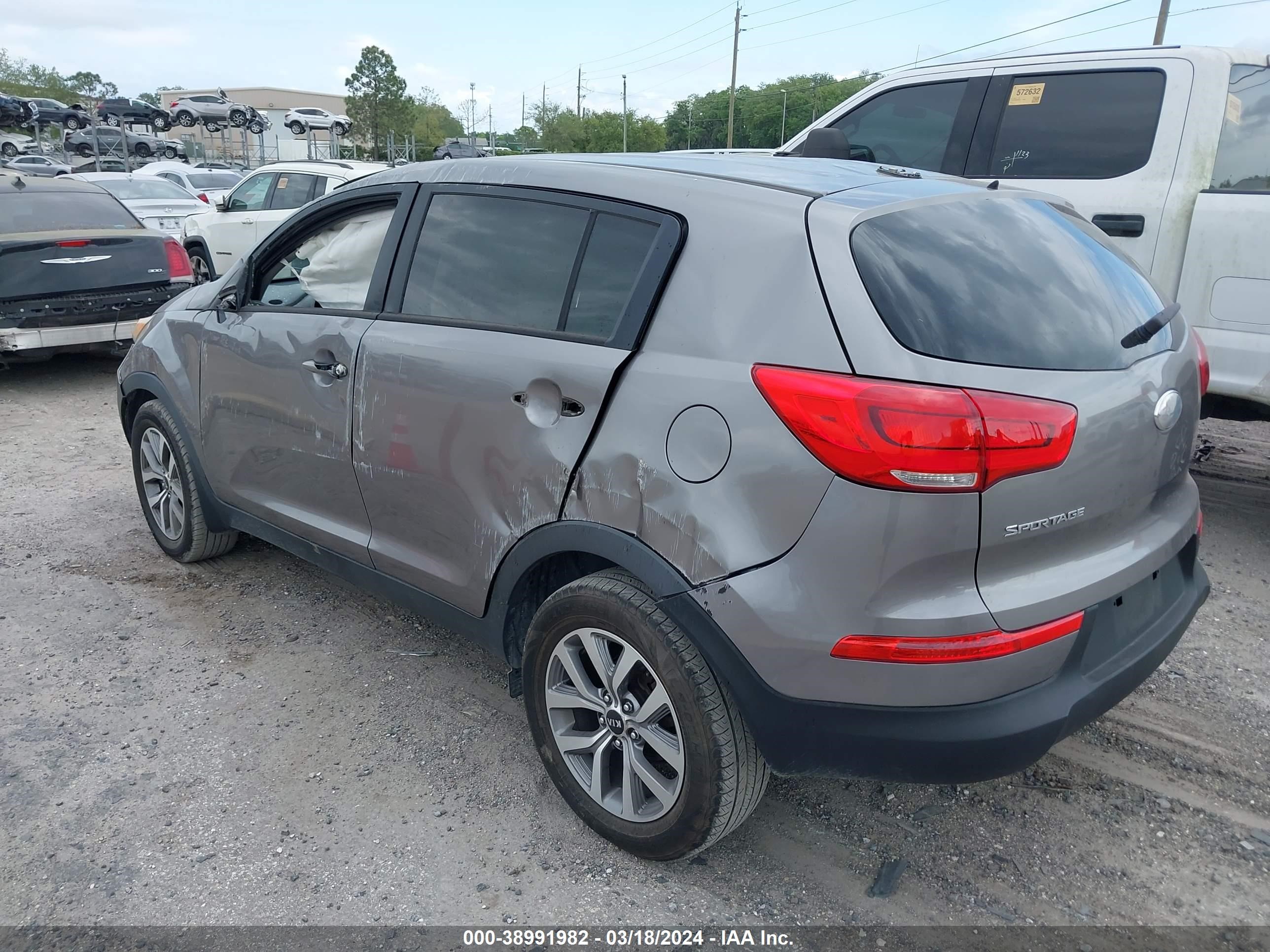 Photo 2 VIN: KNDPB3ACXE7631047 - KIA SPORTAGE 