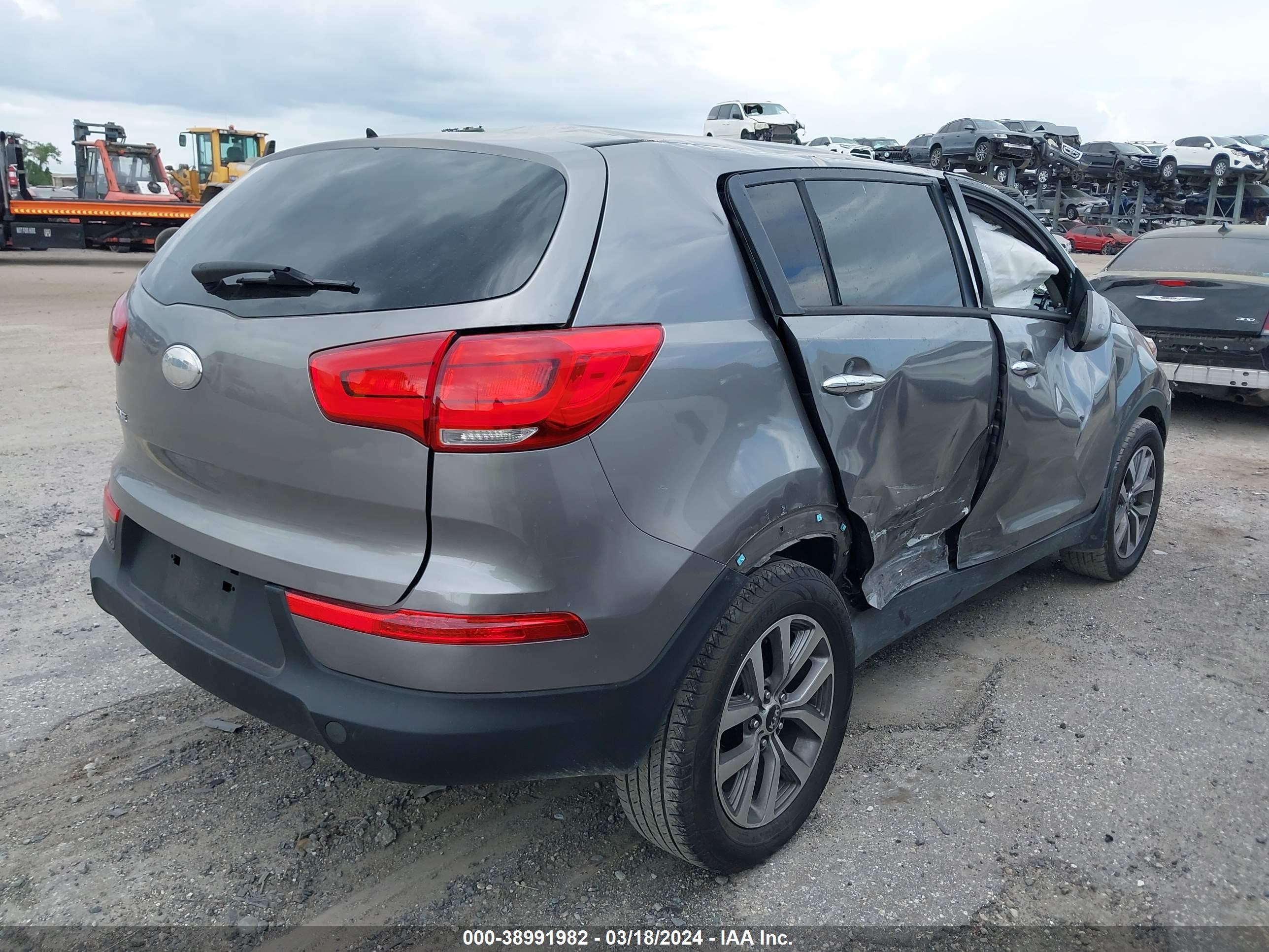 Photo 3 VIN: KNDPB3ACXE7631047 - KIA SPORTAGE 