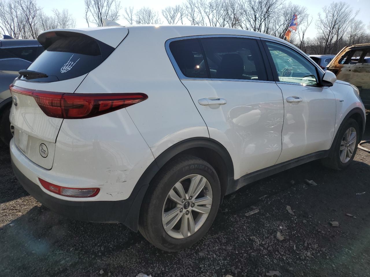 Photo 2 VIN: KNDPMCAC1J7489126 - KIA SPORTAGE 