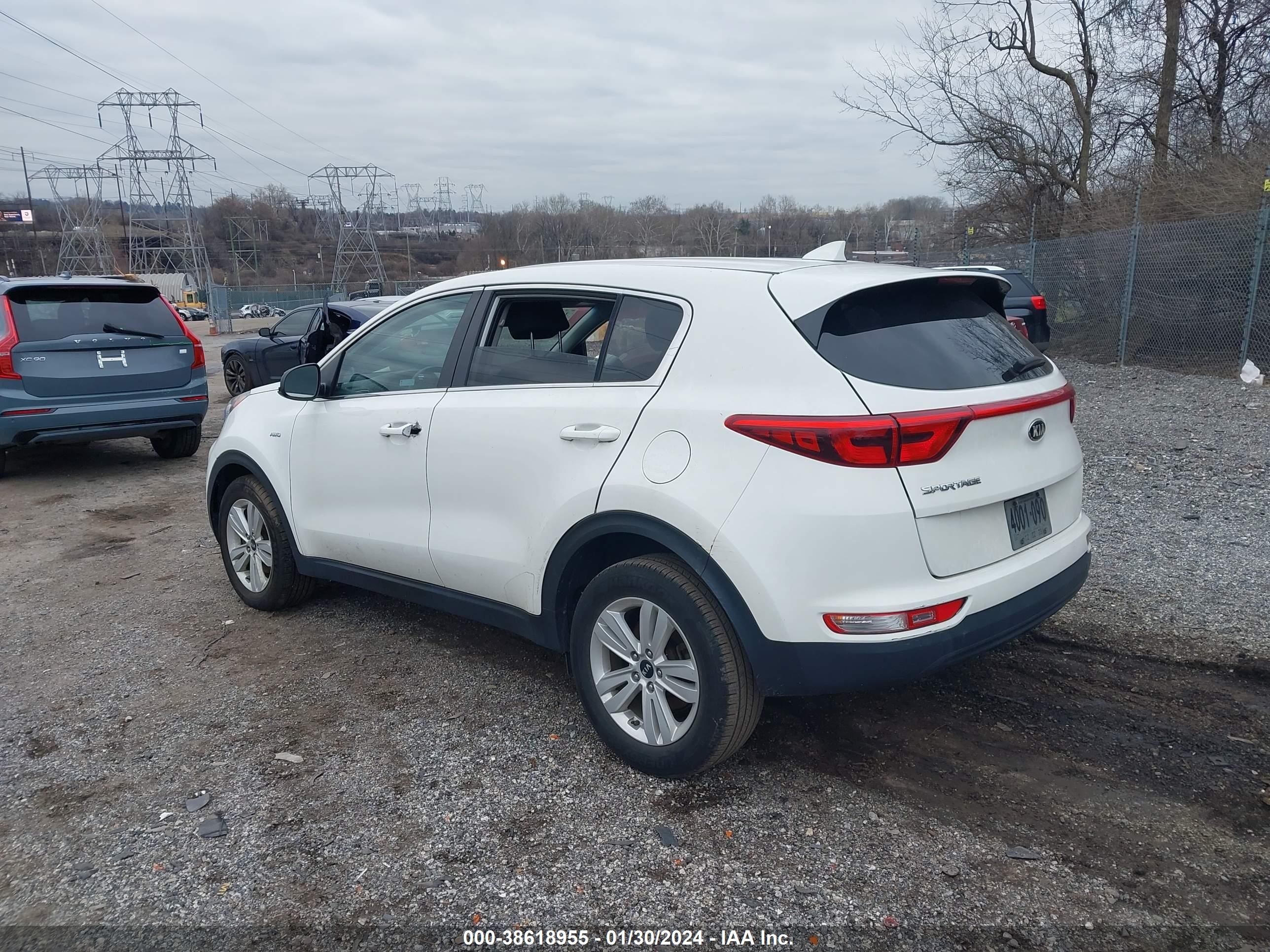 Photo 2 VIN: KNDPMCAC1K7597697 - KIA SPORTAGE 