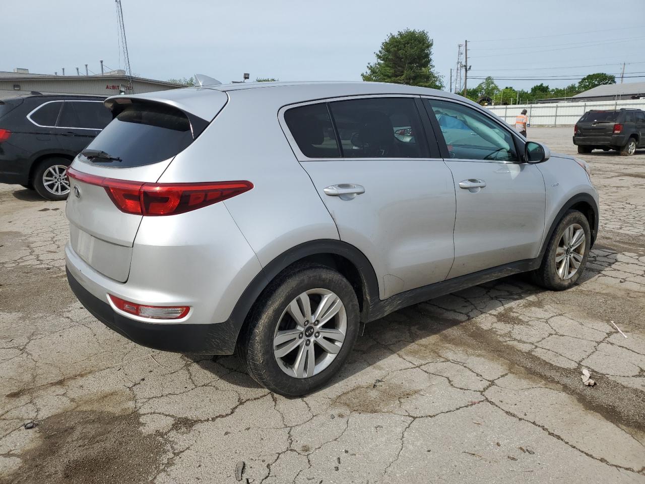 Photo 2 VIN: KNDPMCAC3J7335792 - KIA SPORTAGE 