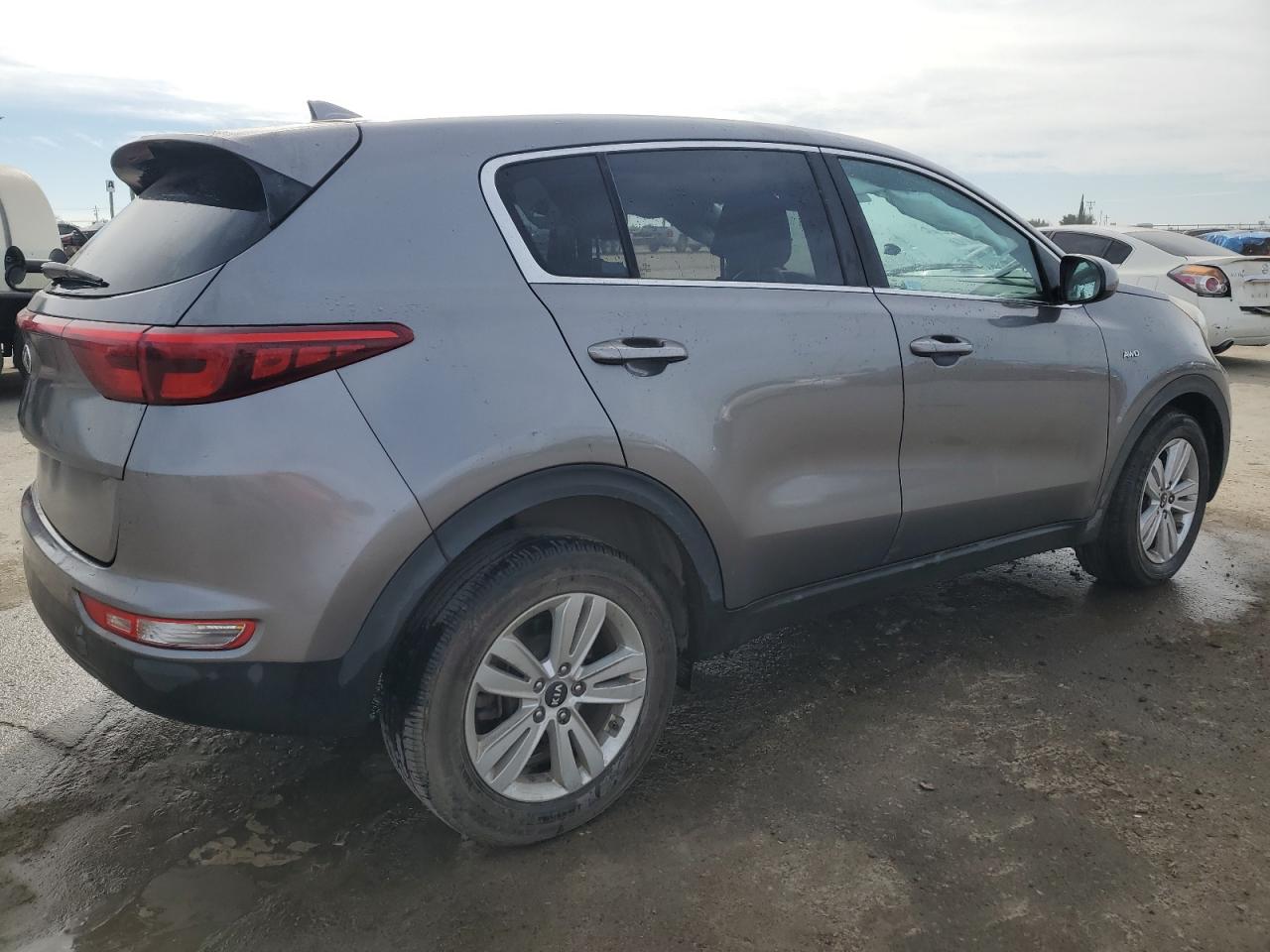 Photo 2 VIN: KNDPMCAC4J7335137 - KIA SPORTAGE 