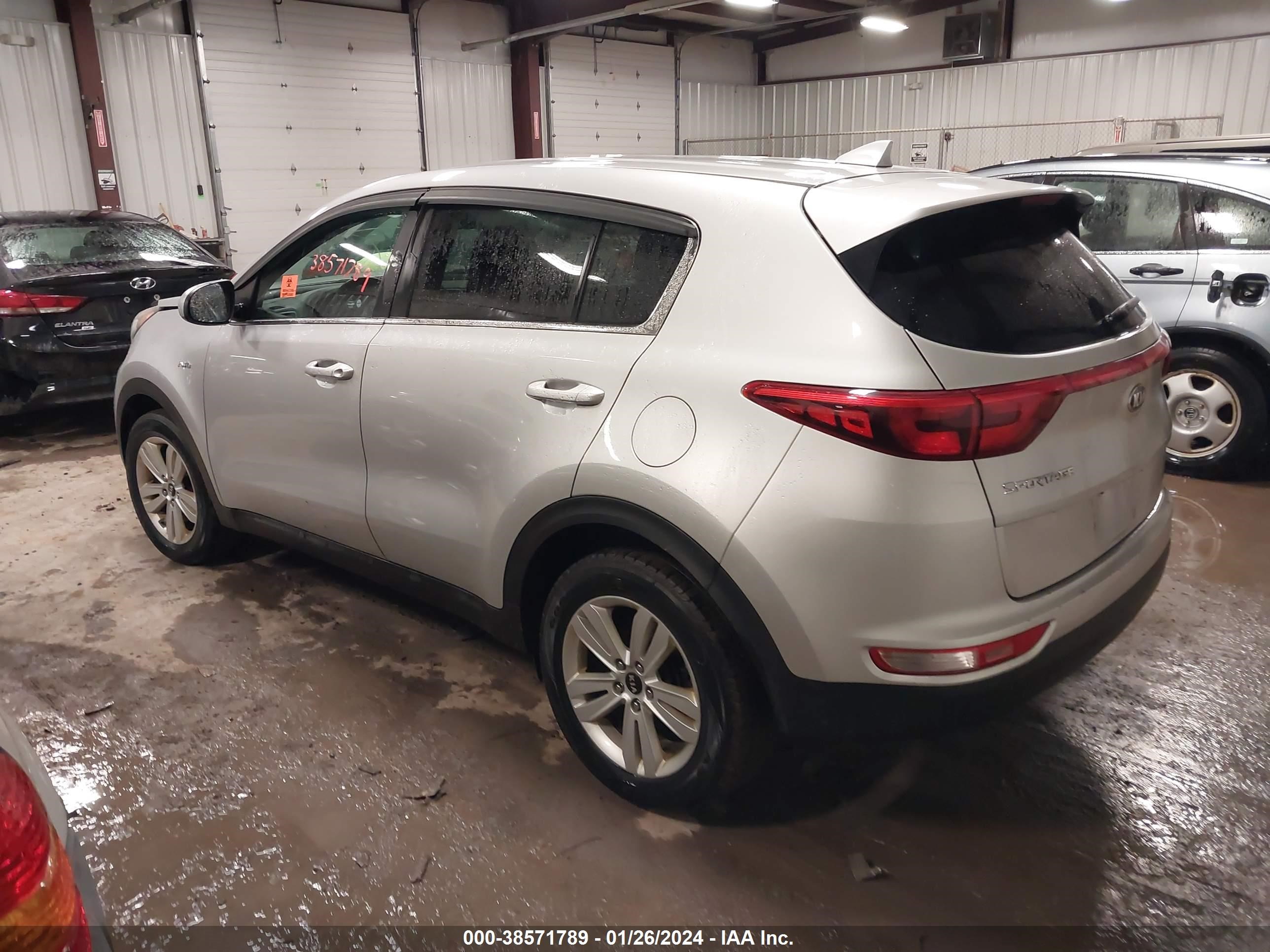 Photo 2 VIN: KNDPMCAC5H7028280 - KIA SPORTAGE 