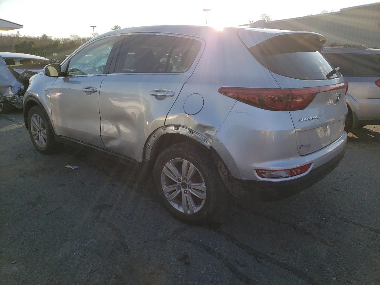 Photo 2 VIN: KNDPMCAC6J7411909 - KIA SPORTAGE 