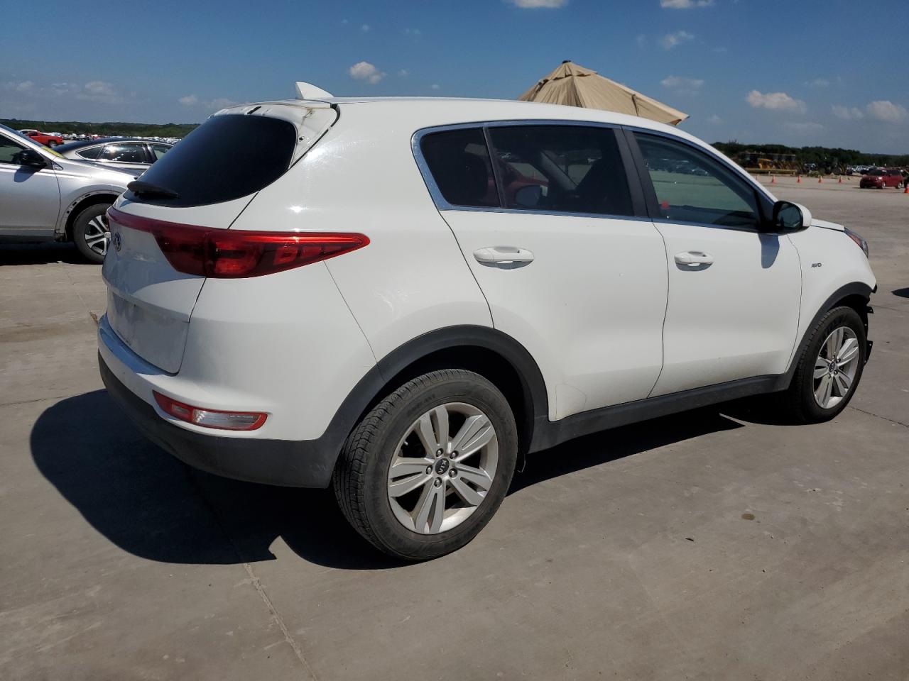 Photo 2 VIN: KNDPMCACXJ7330640 - KIA SPORTAGE 