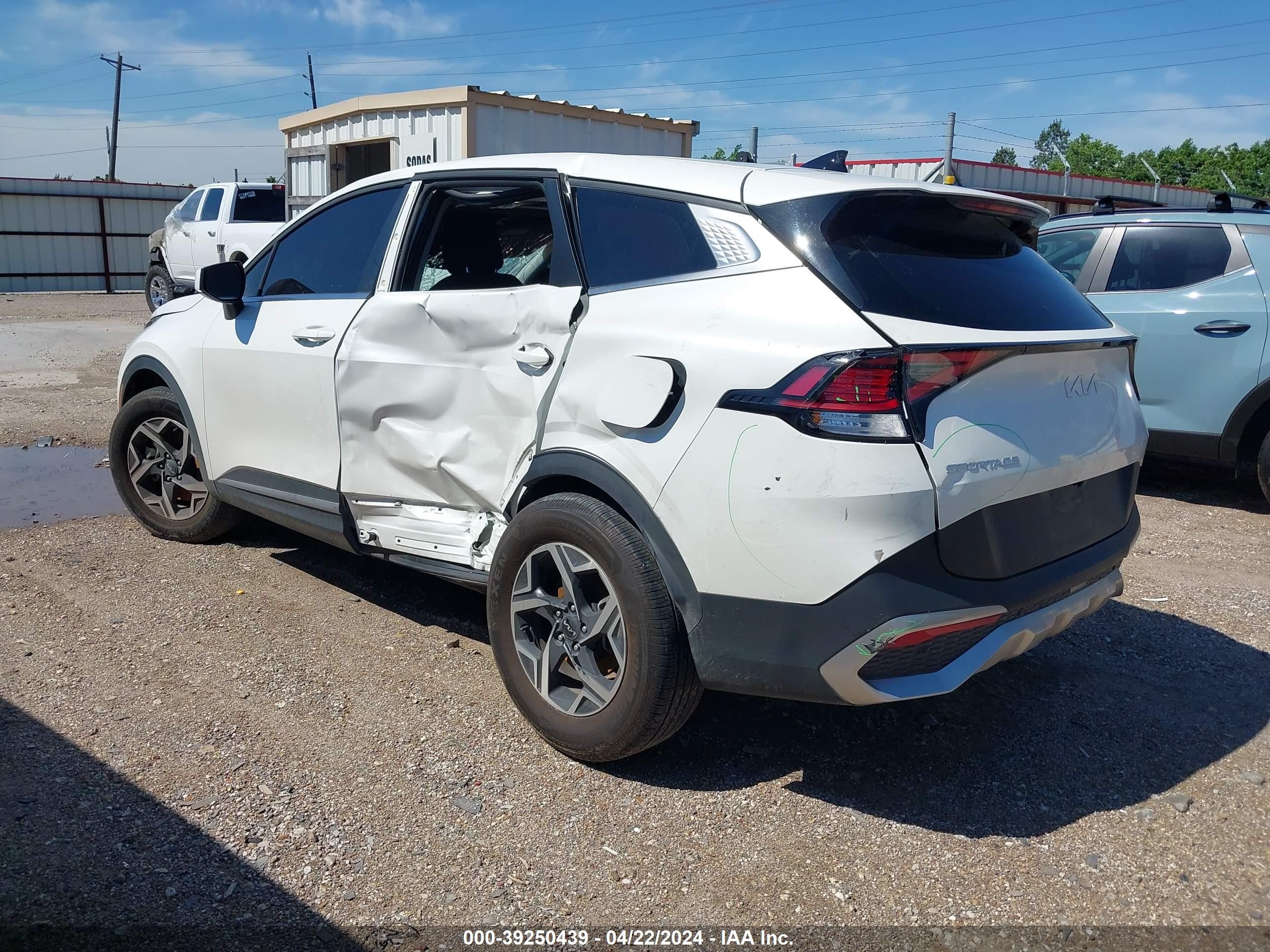 Photo 2 VIN: KNDPU3AF2P7136395 - KIA SPORTAGE 