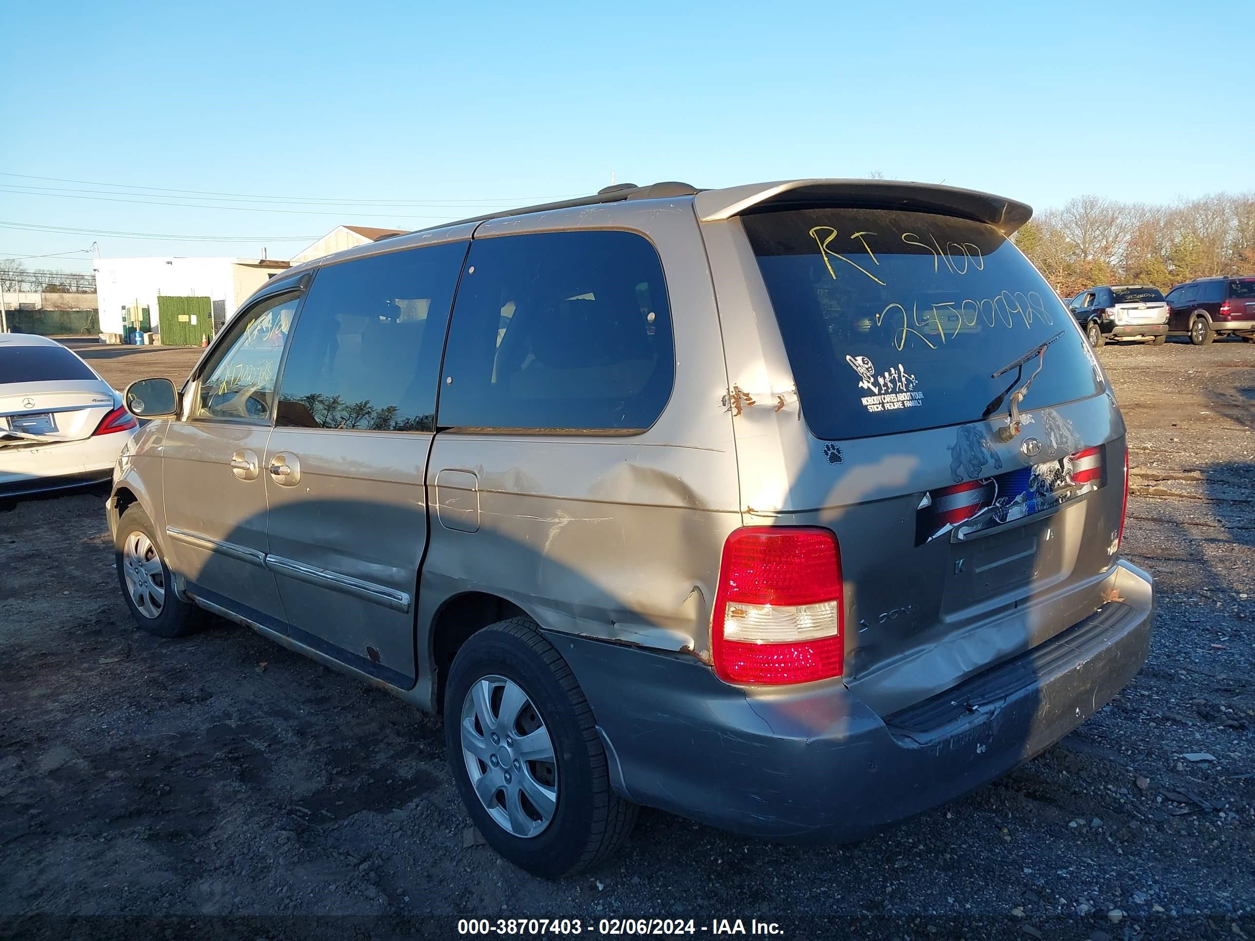 Photo 2 VIN: KNDUP131846587624 - KIA SEDONA 