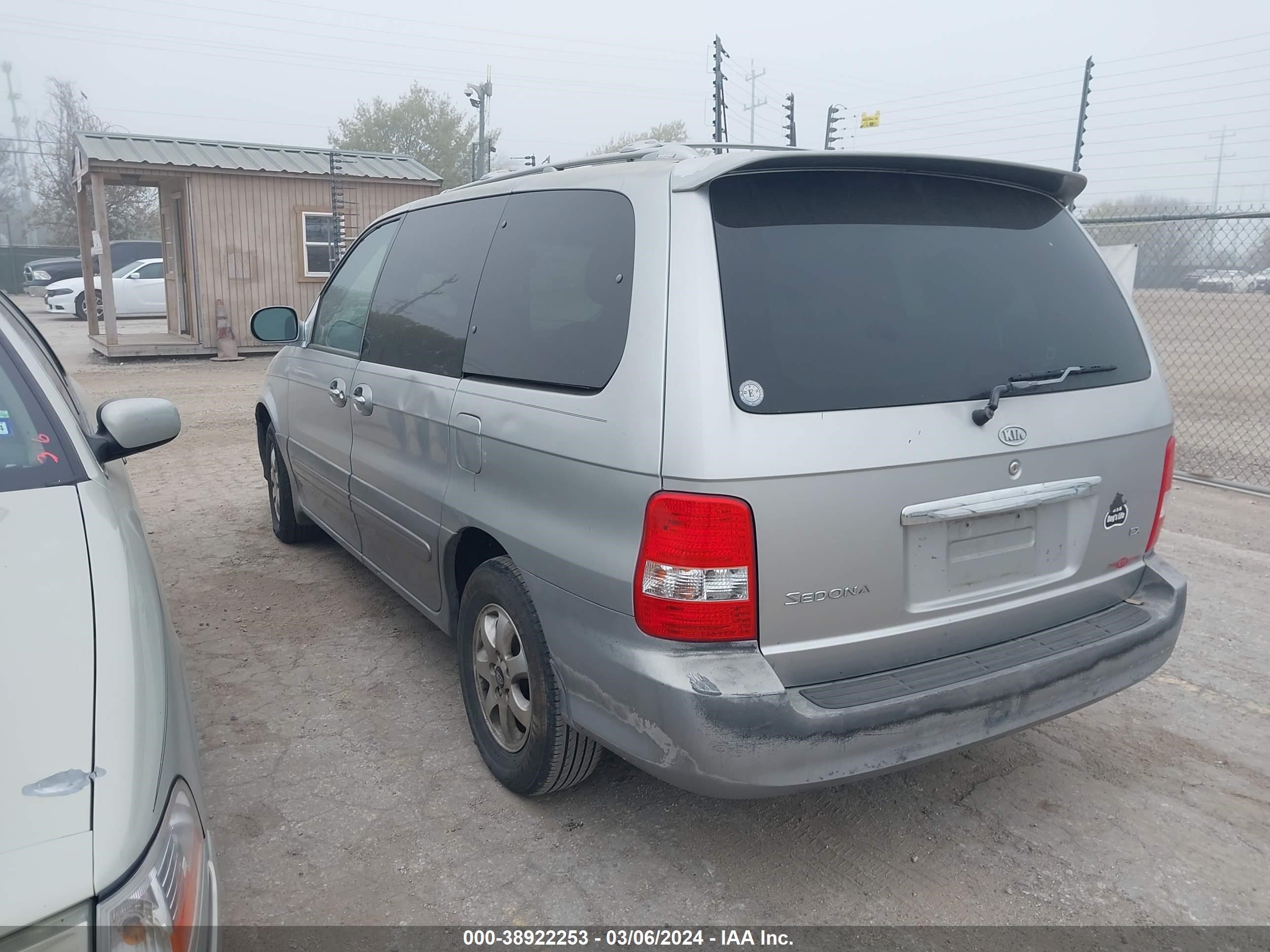 Photo 2 VIN: KNDUP131X46546282 - KIA SEDONA 