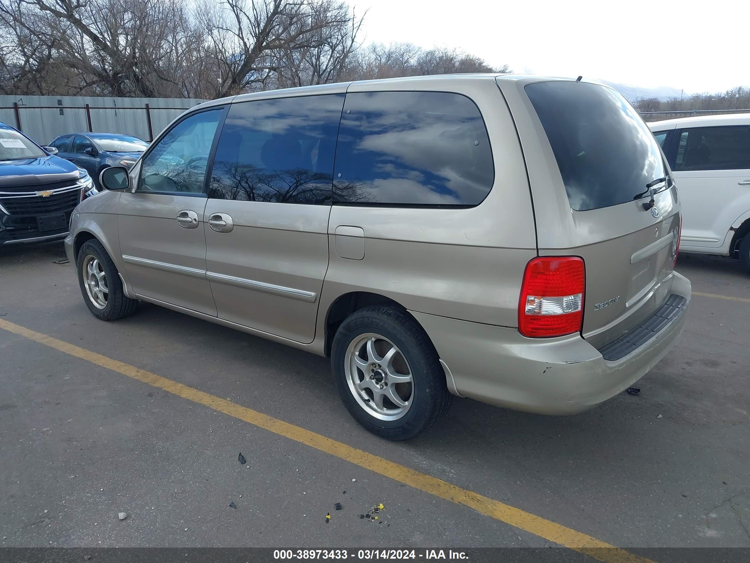 Photo 2 VIN: KNDUP132256664935 - KIA SEDONA 