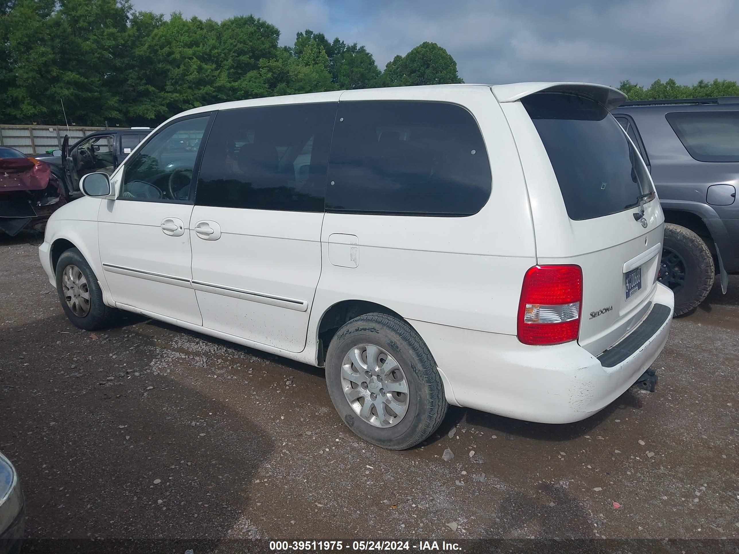 Photo 2 VIN: KNDUP132756729407 - KIA SEDONA 