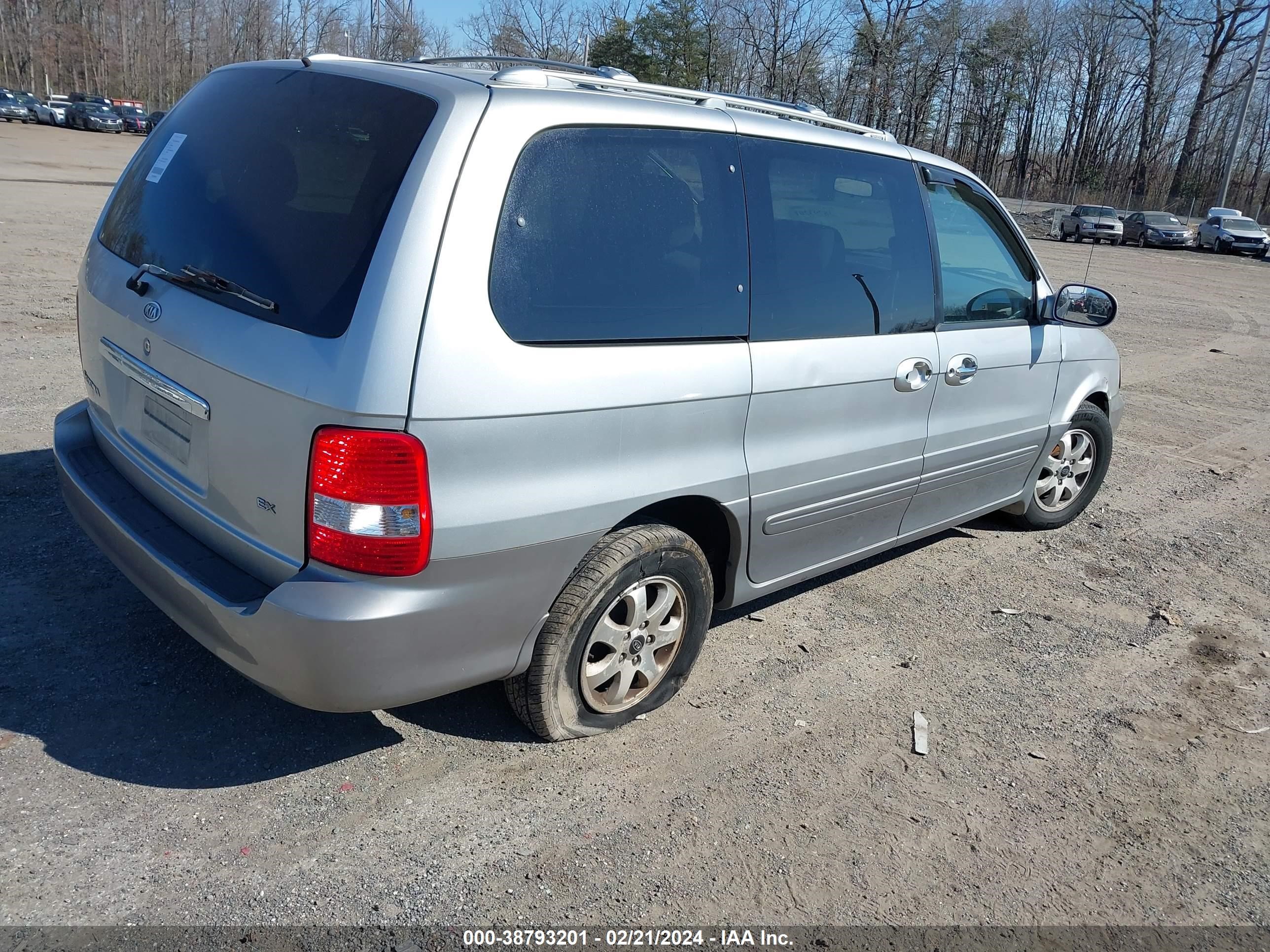 Photo 3 VIN: KNDUP132956697950 - KIA SEDONA 