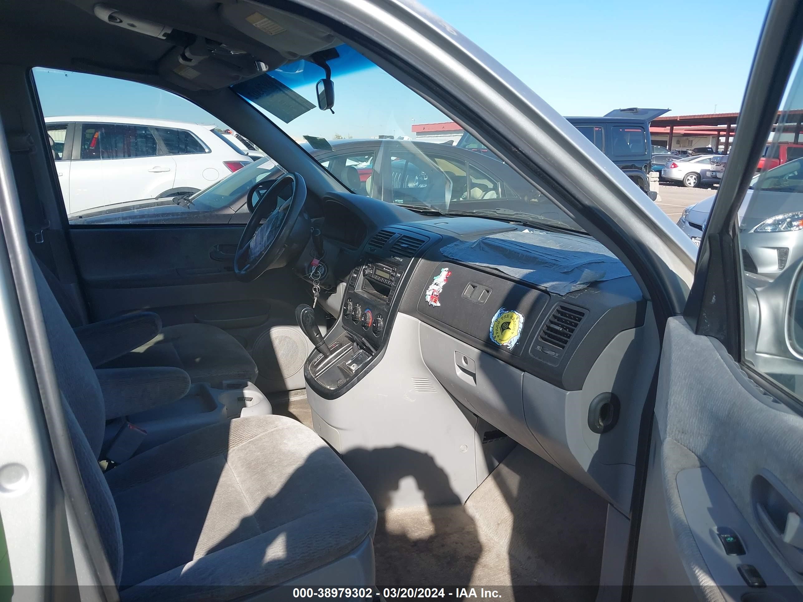 Photo 4 VIN: KNDUP132956755958 - KIA SEDONA 