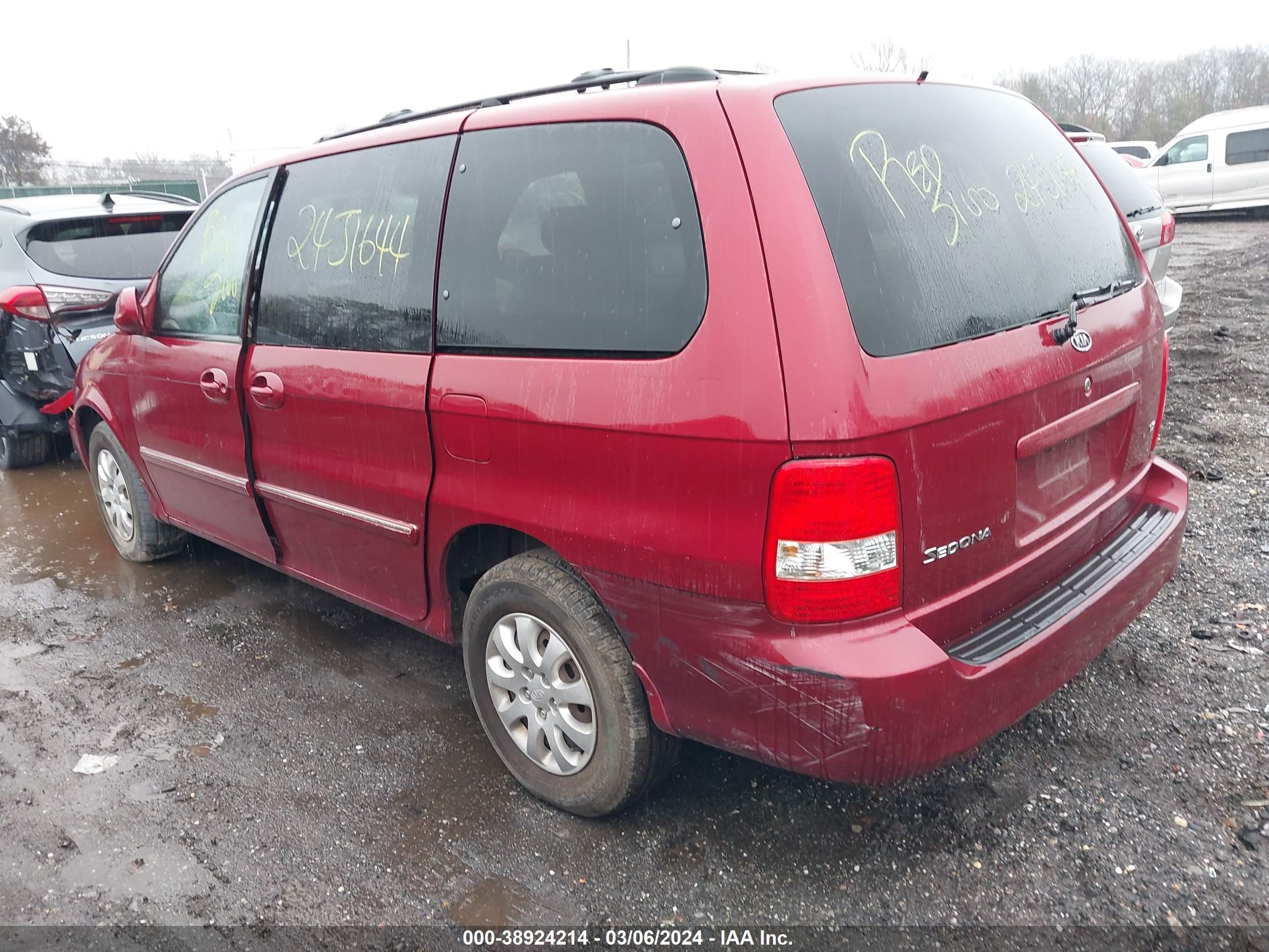 Photo 2 VIN: KNDUP132X56734715 - KIA SEDONA 