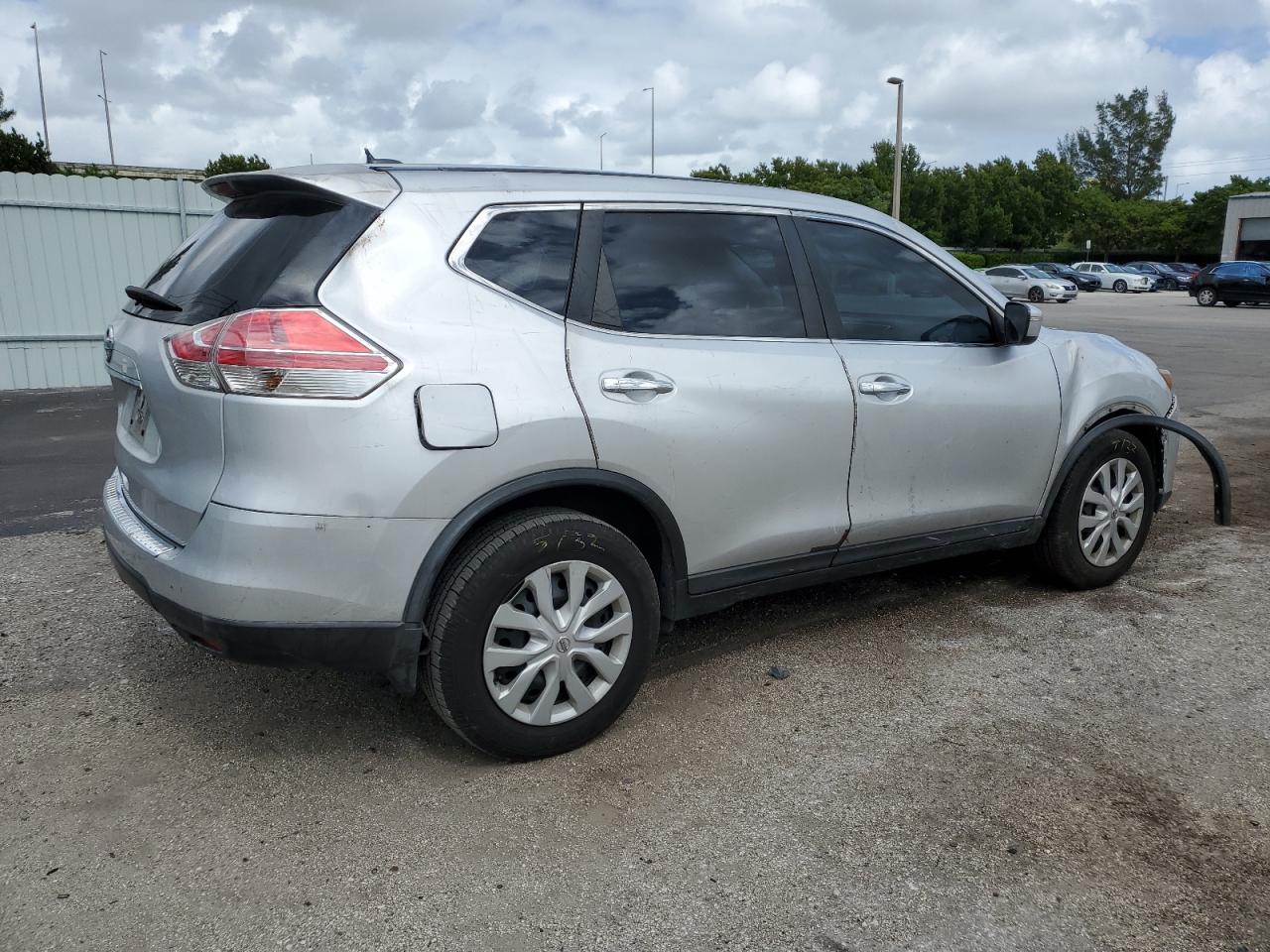 Photo 2 VIN: KNMAT2MT0FP572634 - NISSAN ROGUE 