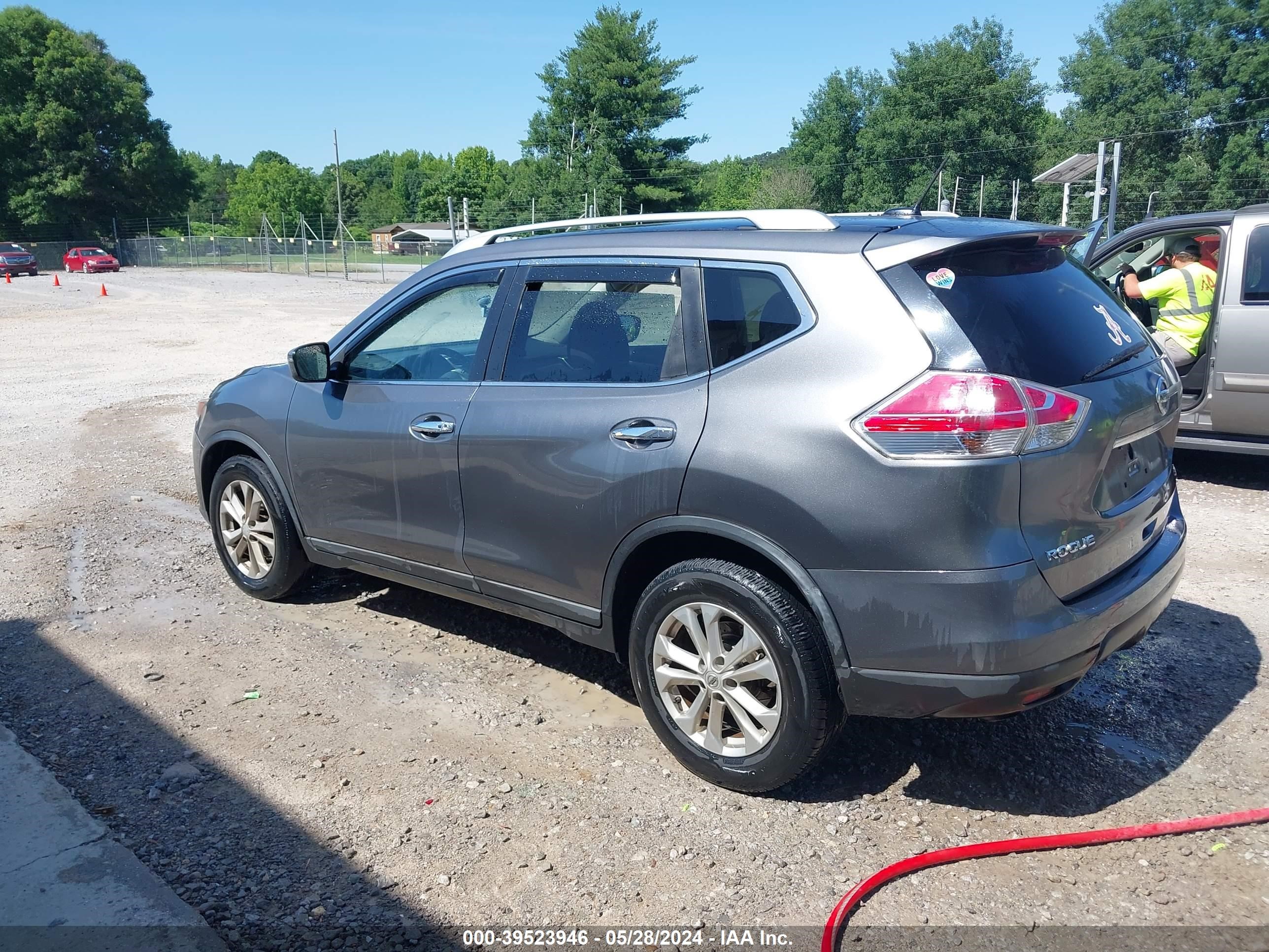 Photo 2 VIN: KNMAT2MT0GP715826 - NISSAN ROGUE 