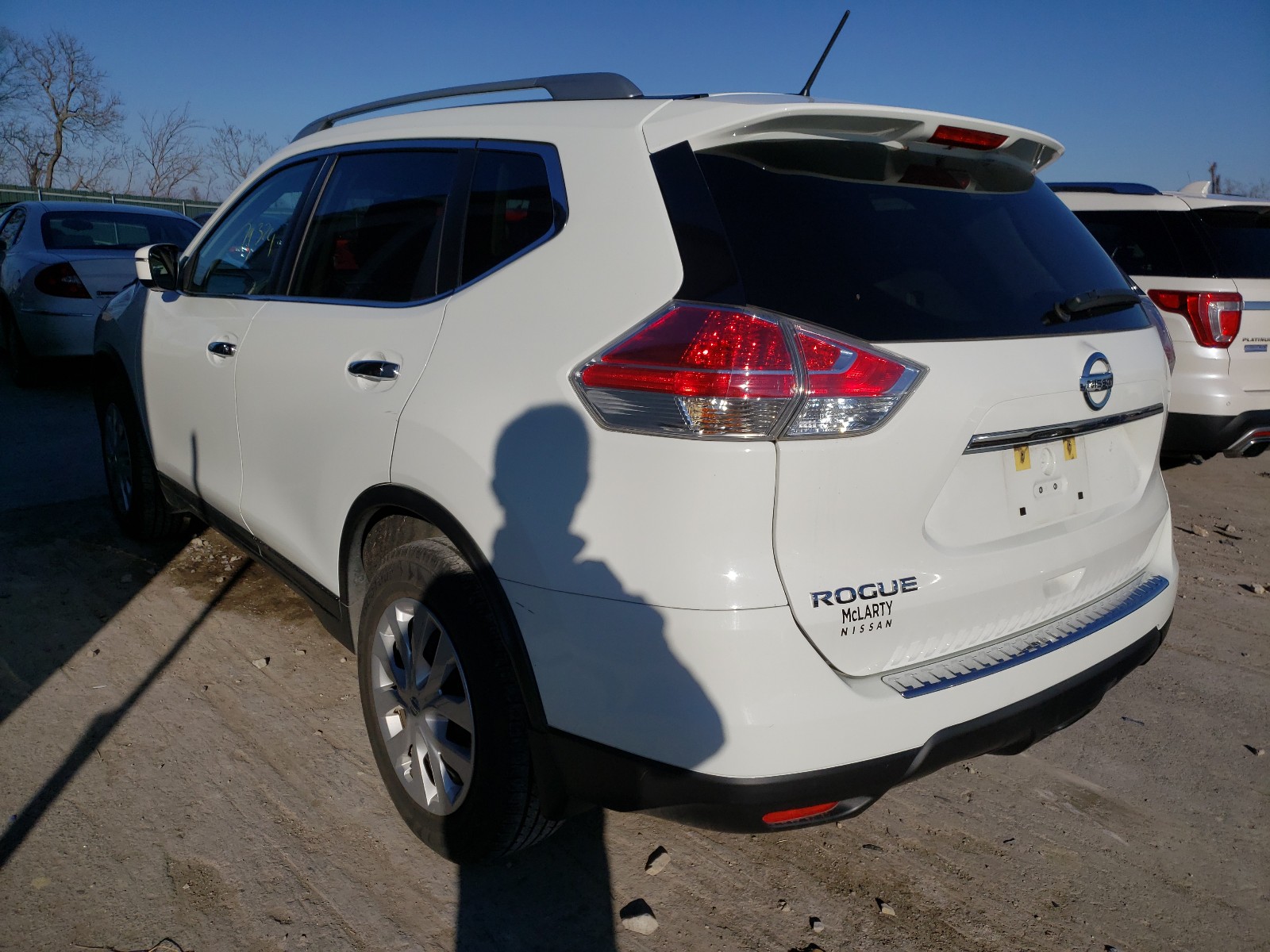 Photo 2 VIN: KNMAT2MT0GP734232 - NISSAN ROGUE 