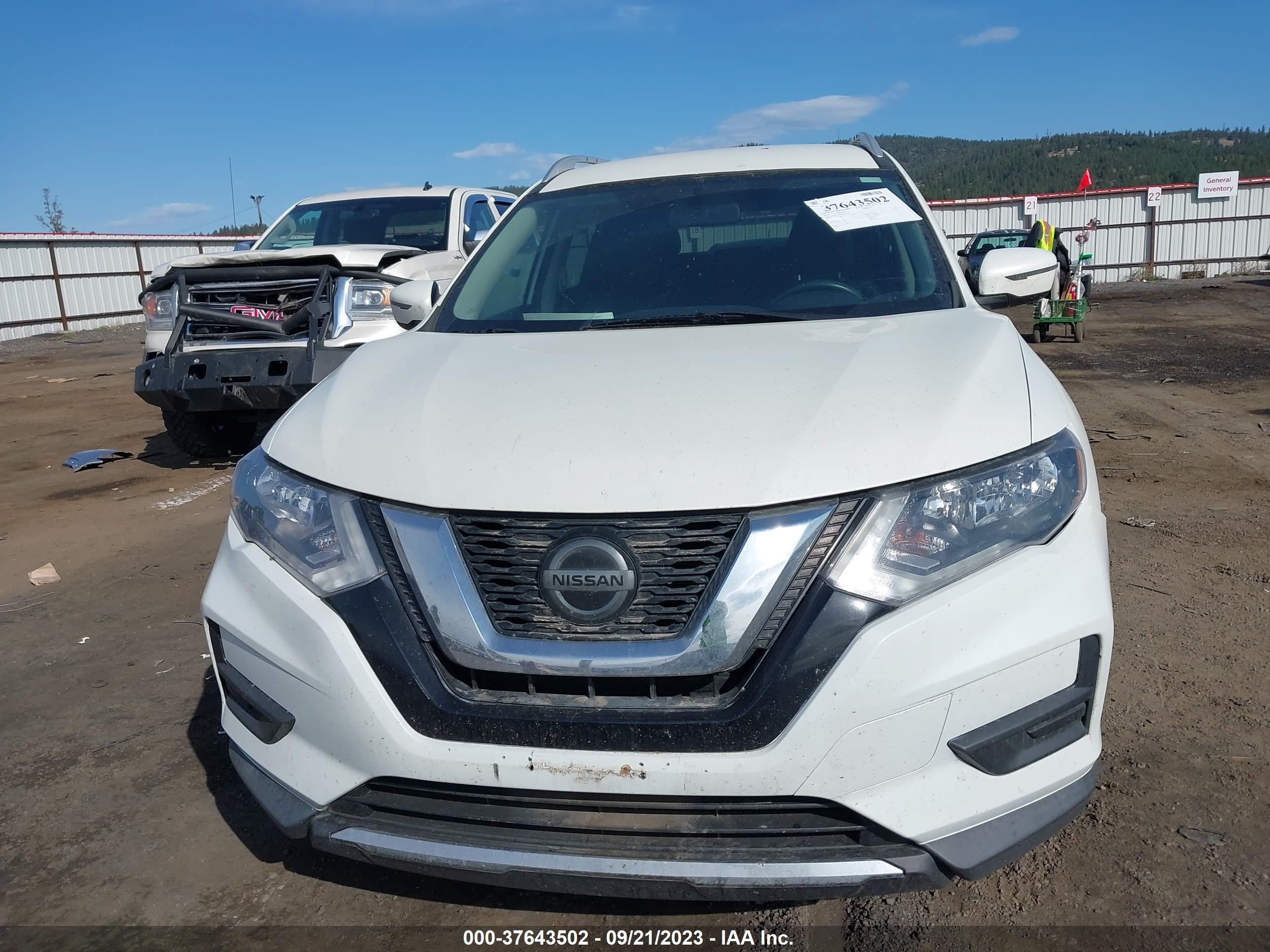 Photo 11 VIN: KNMAT2MT0JP553686 - NISSAN ROGUE 