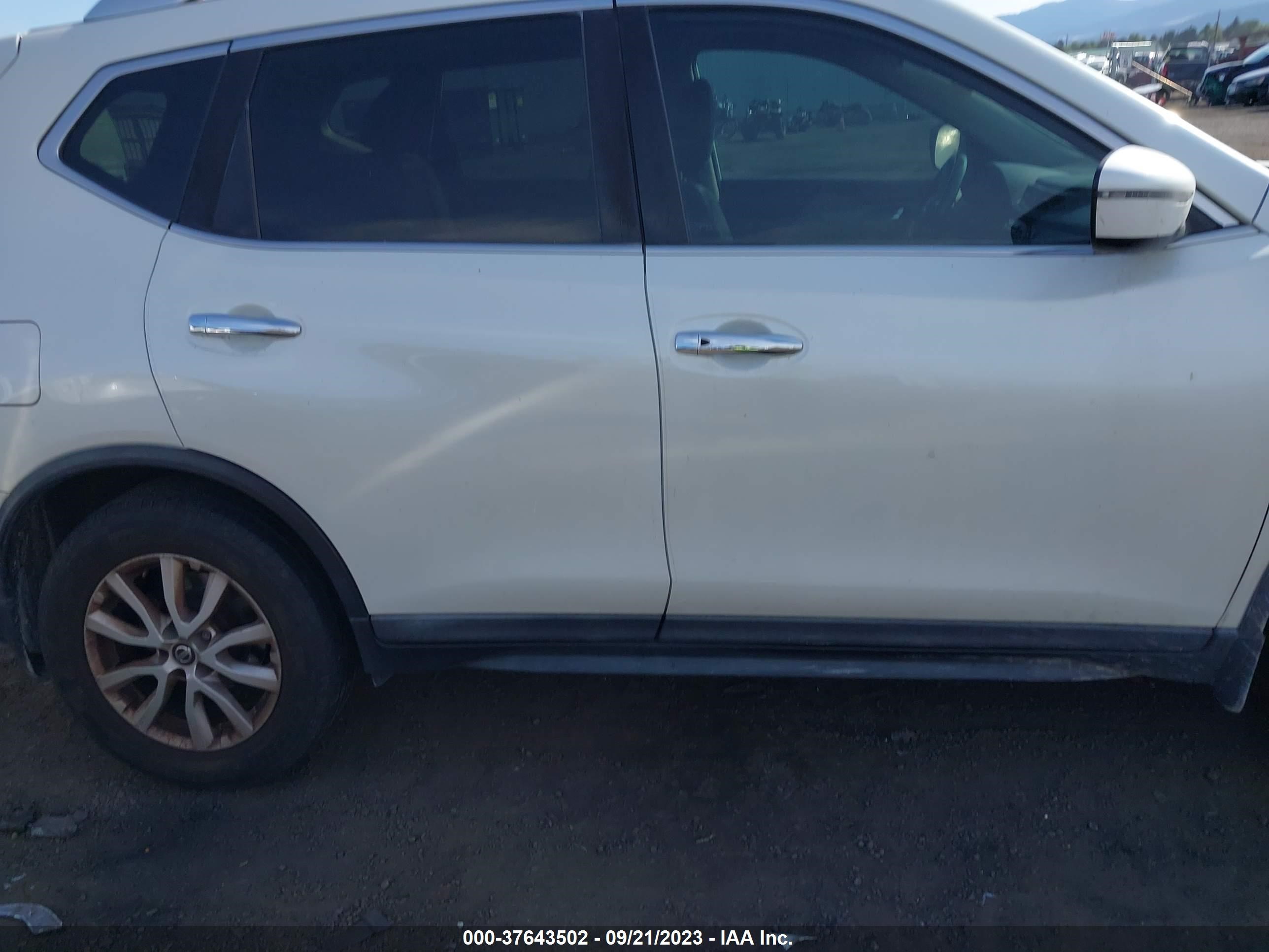 Photo 12 VIN: KNMAT2MT0JP553686 - NISSAN ROGUE 