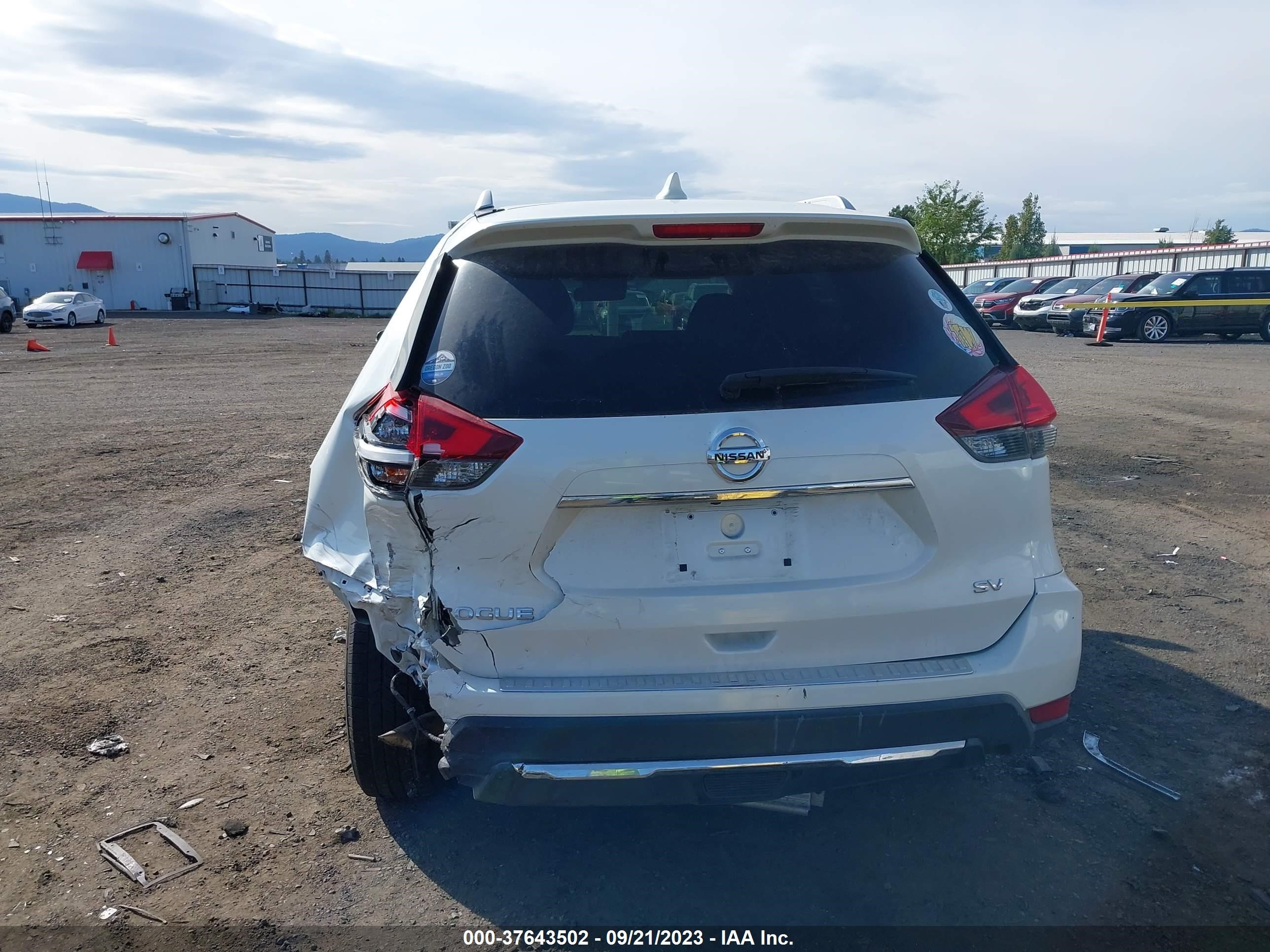 Photo 15 VIN: KNMAT2MT0JP553686 - NISSAN ROGUE 