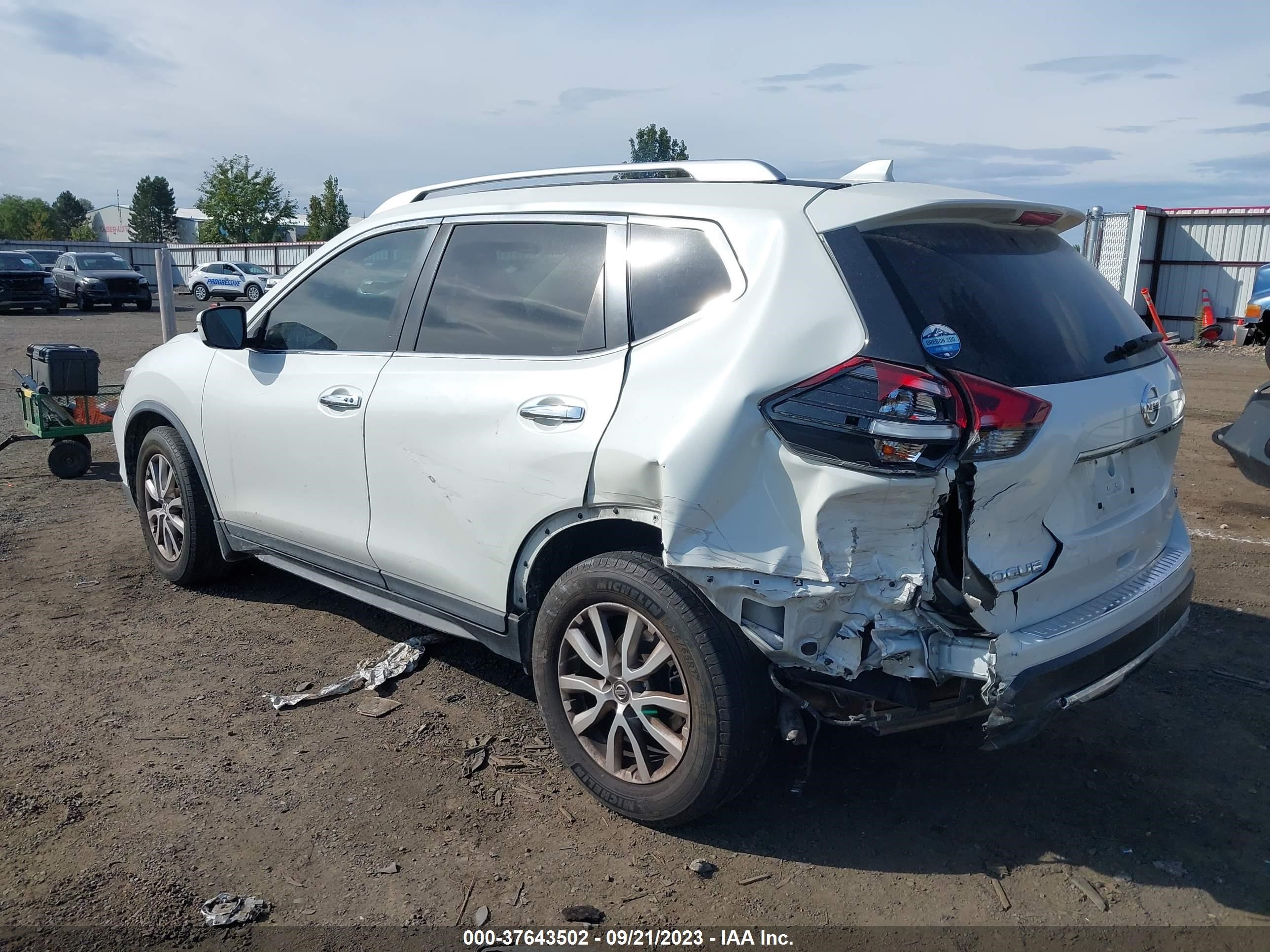 Photo 2 VIN: KNMAT2MT0JP553686 - NISSAN ROGUE 