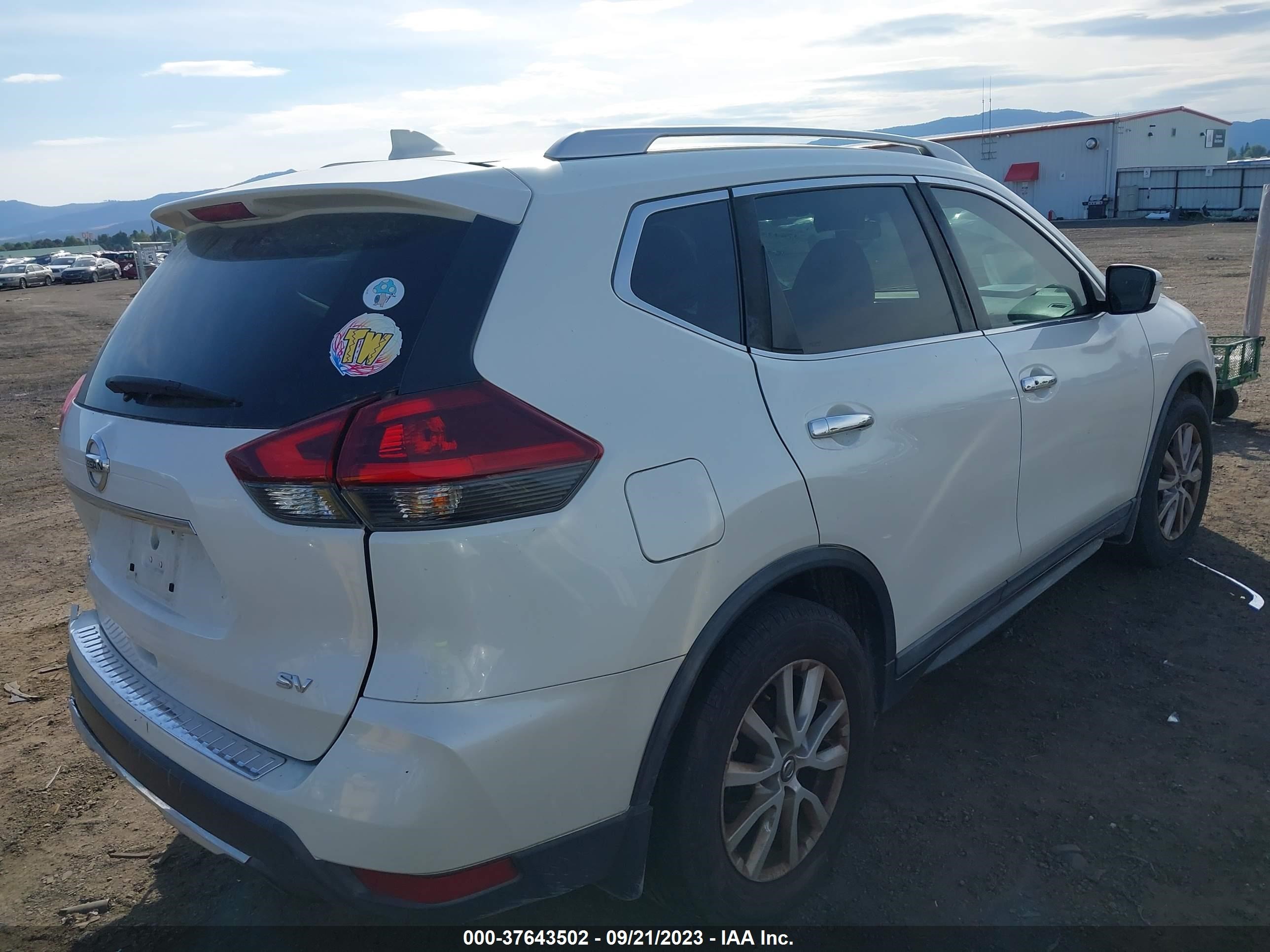 Photo 3 VIN: KNMAT2MT0JP553686 - NISSAN ROGUE 