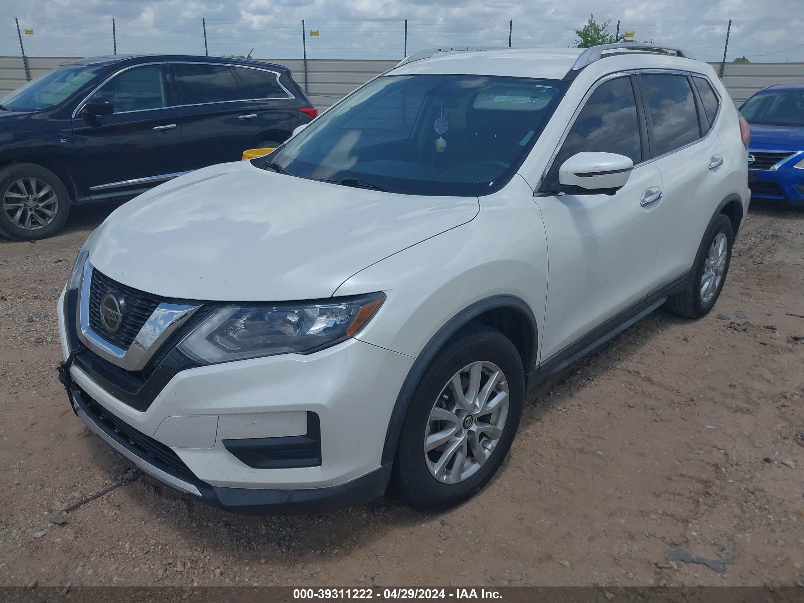 Photo 1 VIN: KNMAT2MT0JP557494 - NISSAN ROGUE 