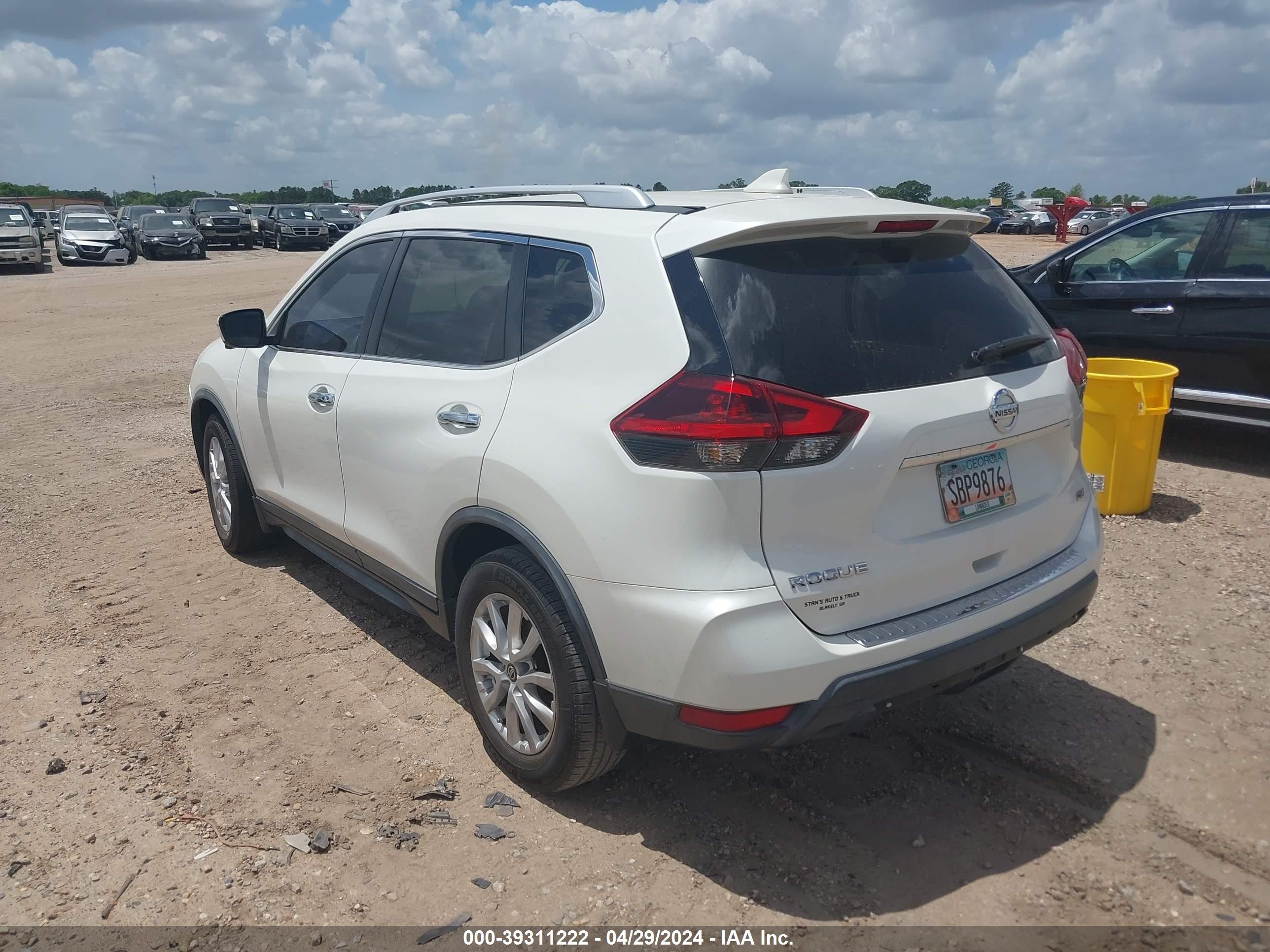 Photo 2 VIN: KNMAT2MT0JP557494 - NISSAN ROGUE 