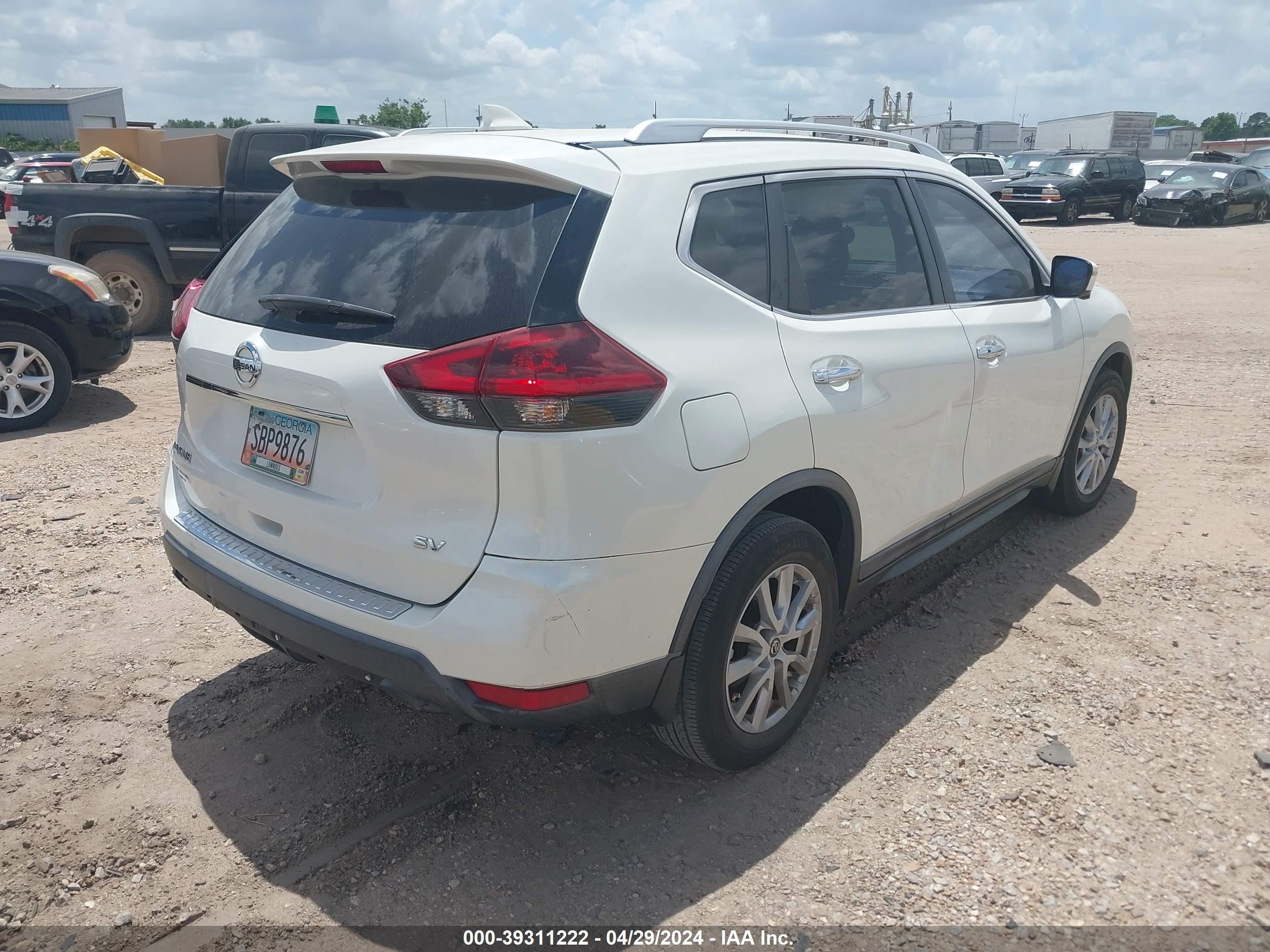 Photo 3 VIN: KNMAT2MT0JP557494 - NISSAN ROGUE 