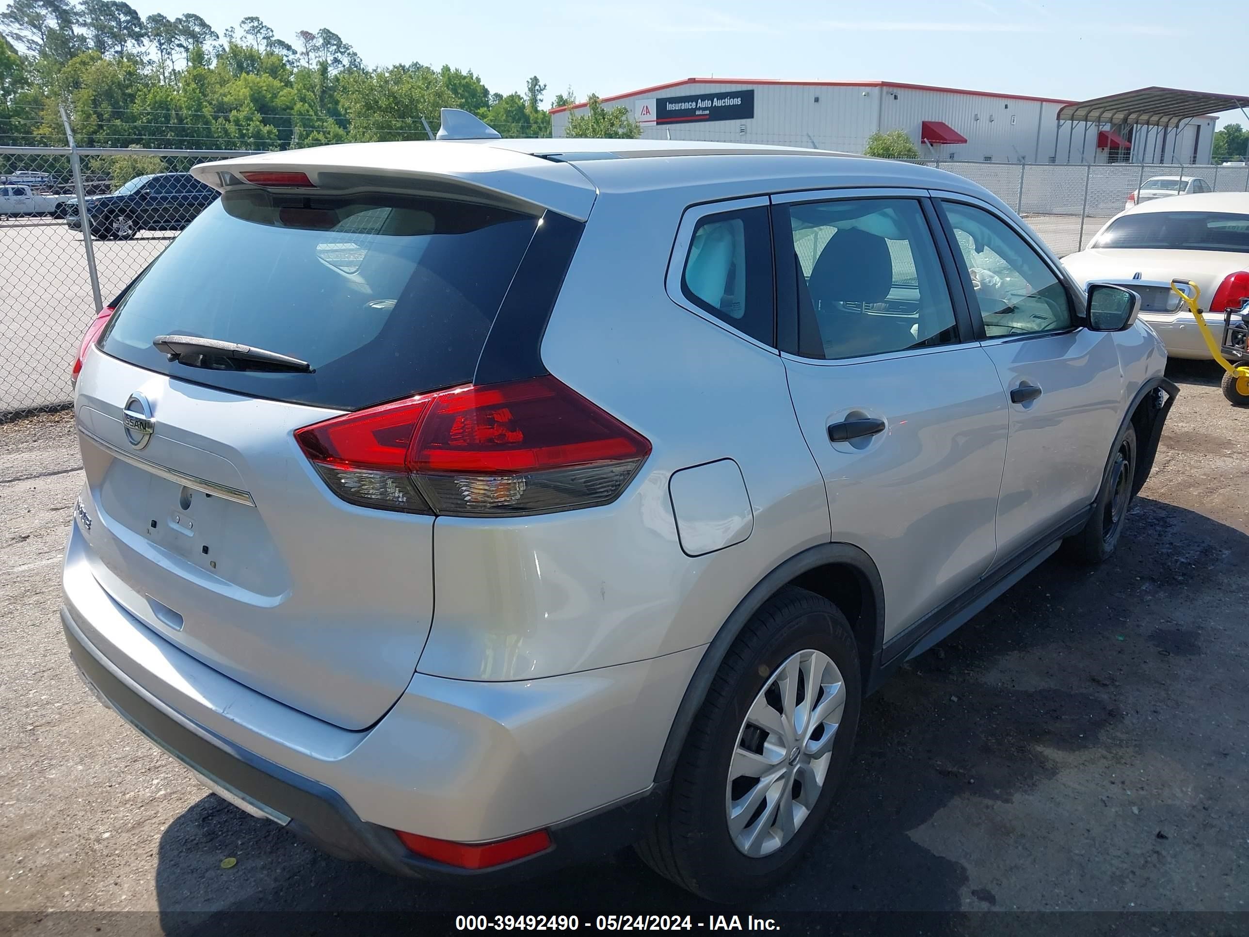 Photo 3 VIN: KNMAT2MT1JP538355 - NISSAN ROGUE 