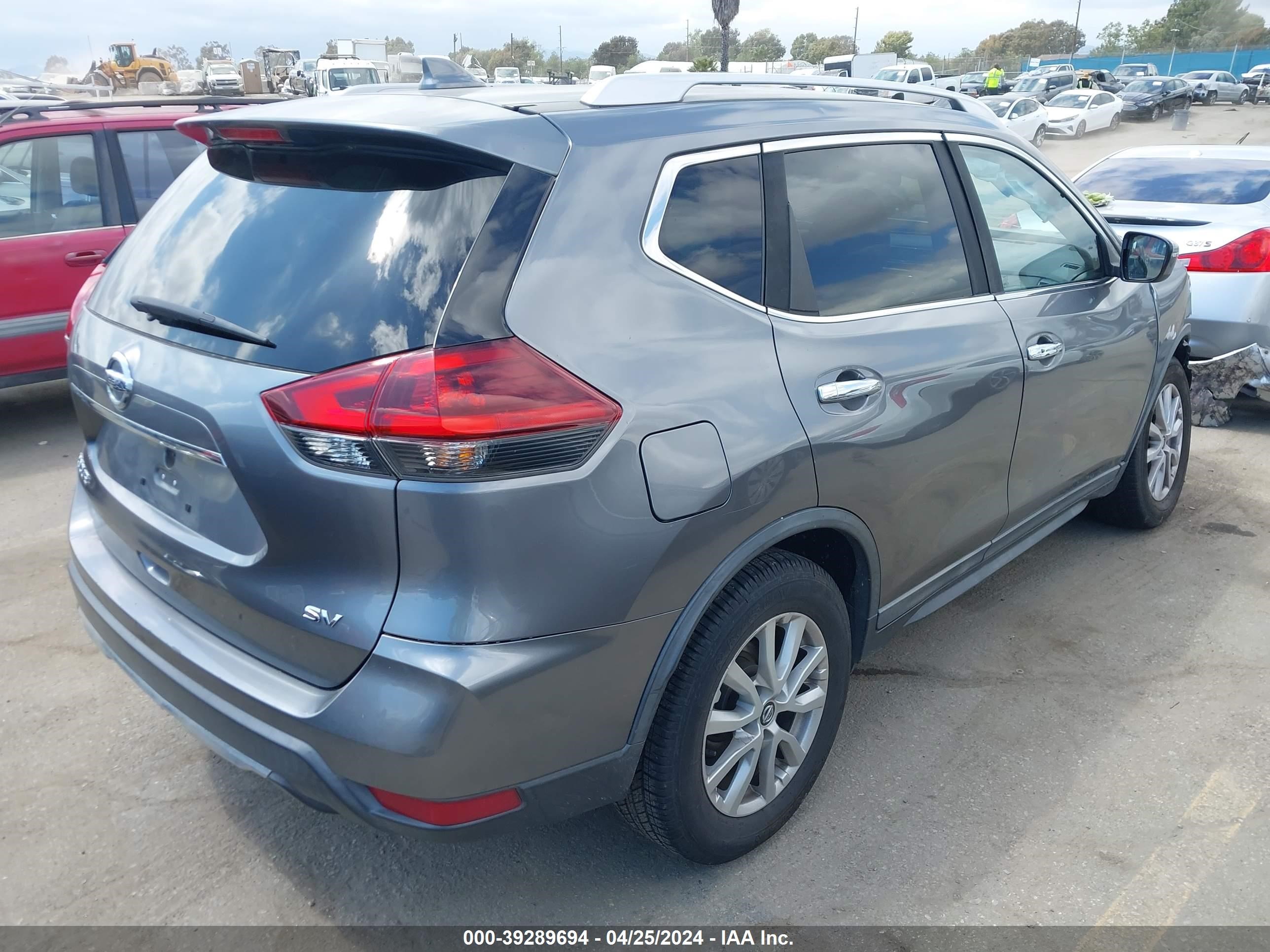 Photo 3 VIN: KNMAT2MT1JP592254 - NISSAN ROGUE 