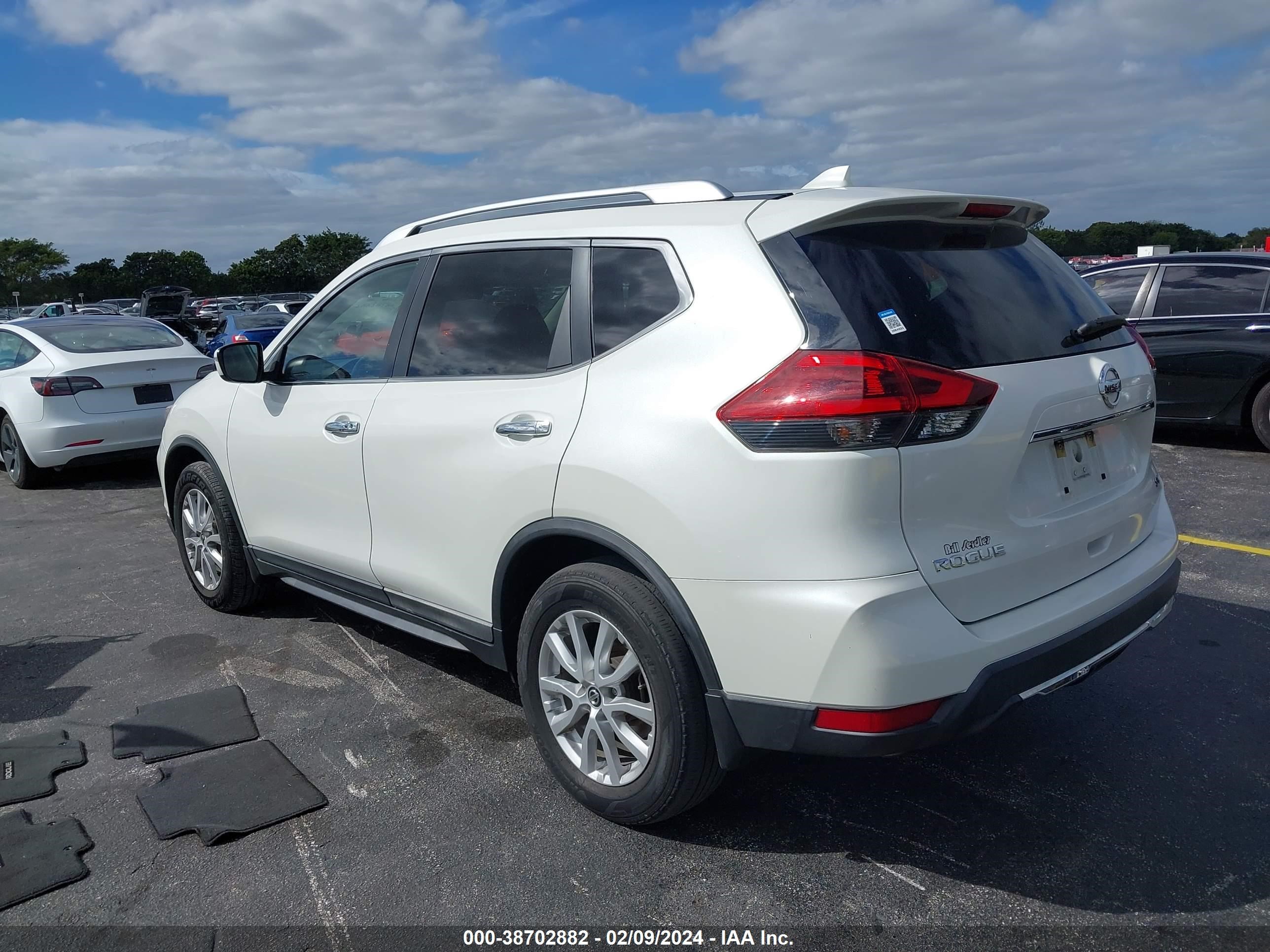 Photo 2 VIN: KNMAT2MT1JP595994 - NISSAN ROGUE 