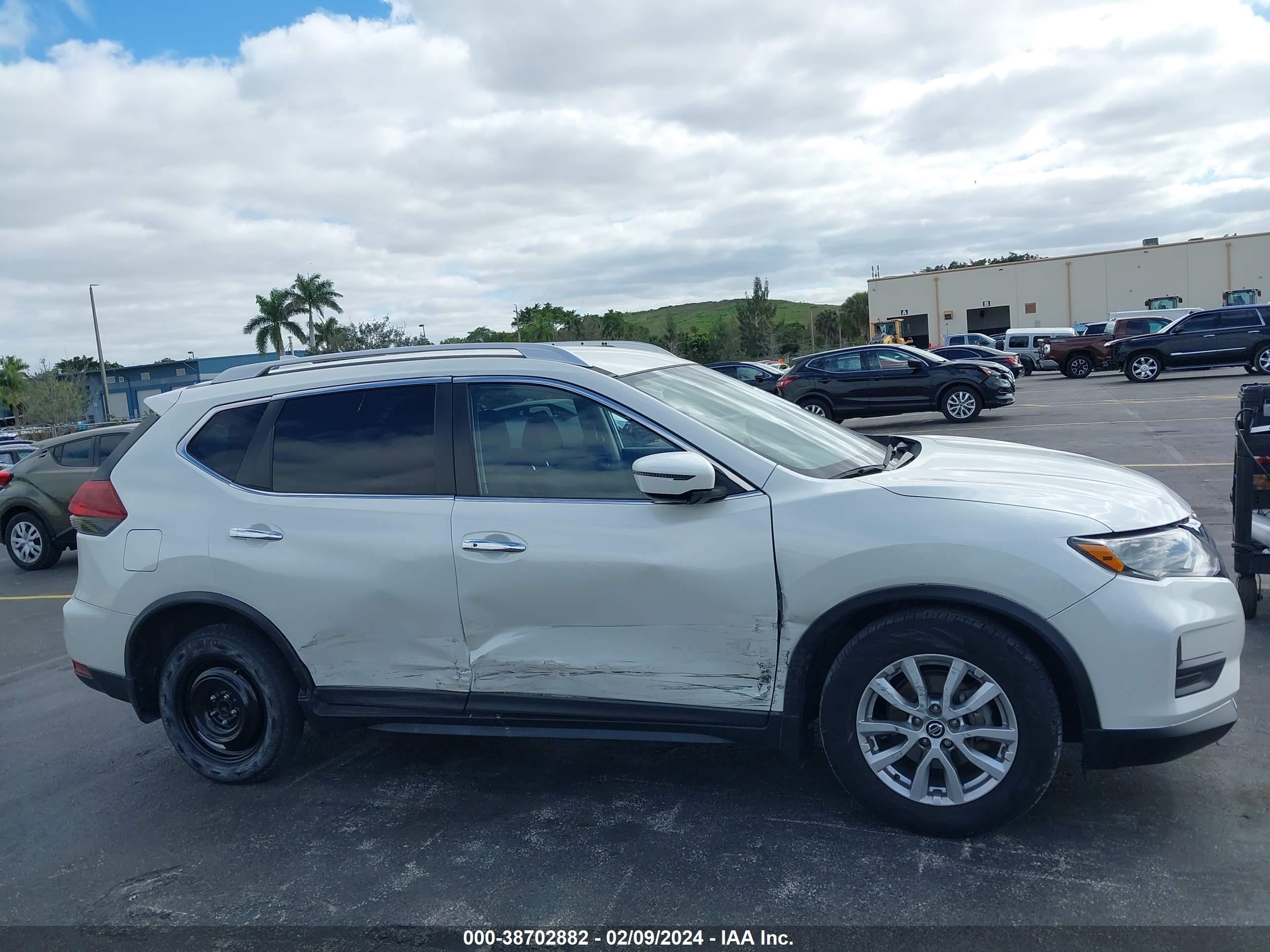 Photo 5 VIN: KNMAT2MT1JP595994 - NISSAN ROGUE 